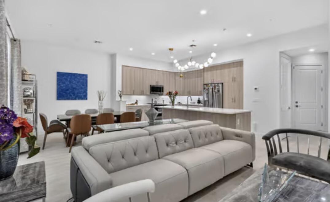 114 ROYAL PALM Circle