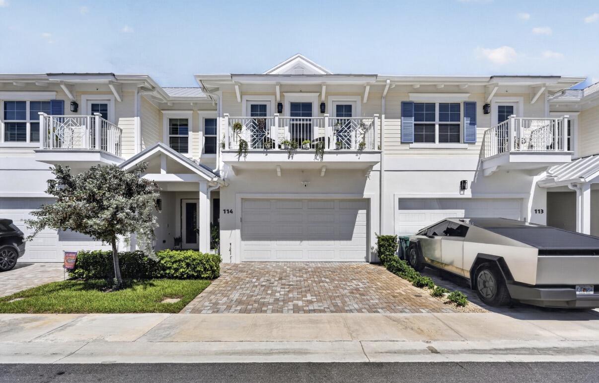 114 ROYAL PALM Circle