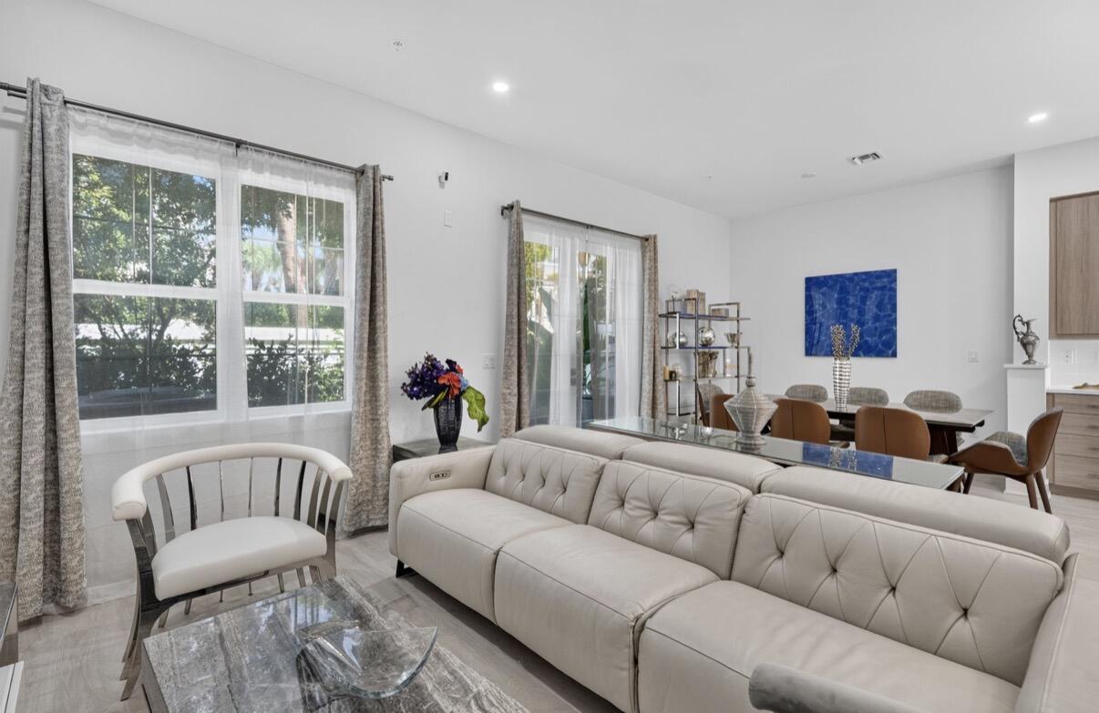 114 ROYAL PALM Circle