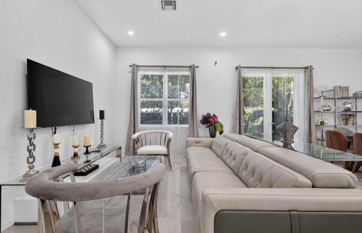 114 ROYAL PALM Circle
