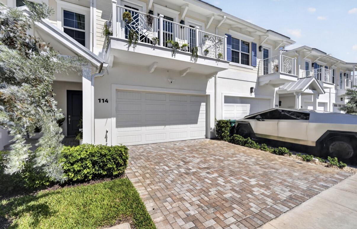 114 ROYAL PALM Circle