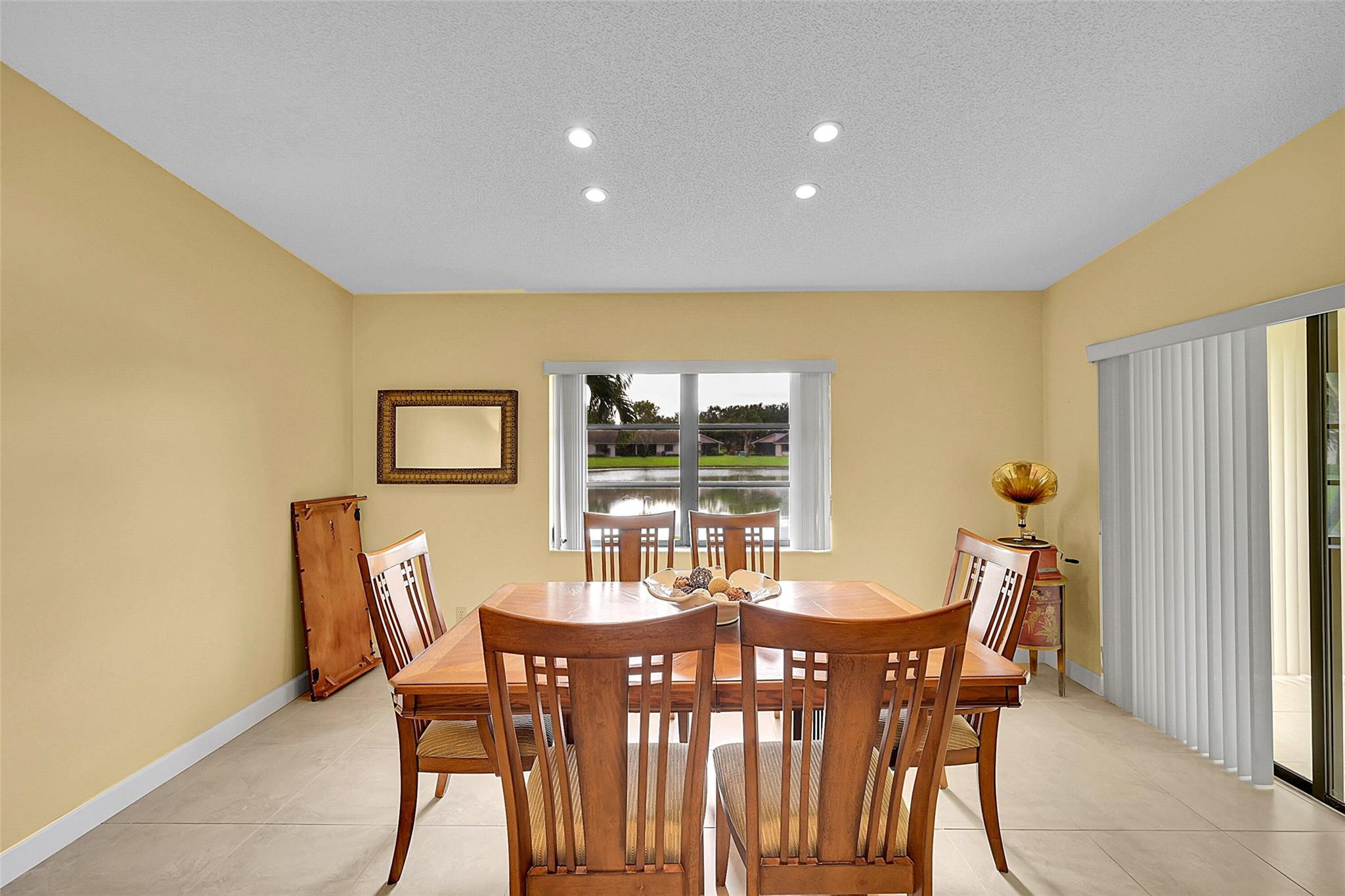 8252 Springlake Drive 8252