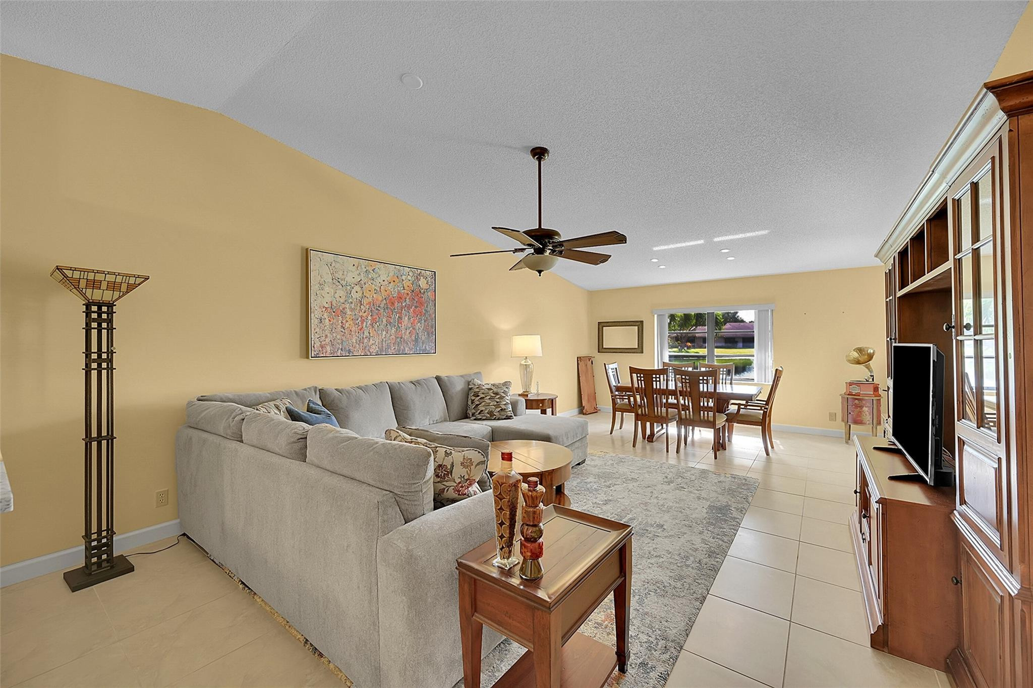 8252 Springlake Drive 8252