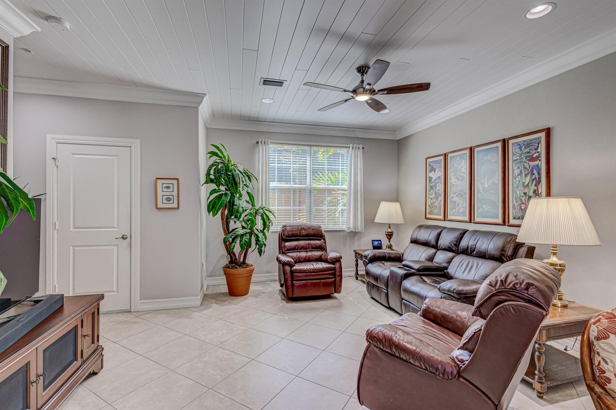 220 S Federal Highway Unit: 2