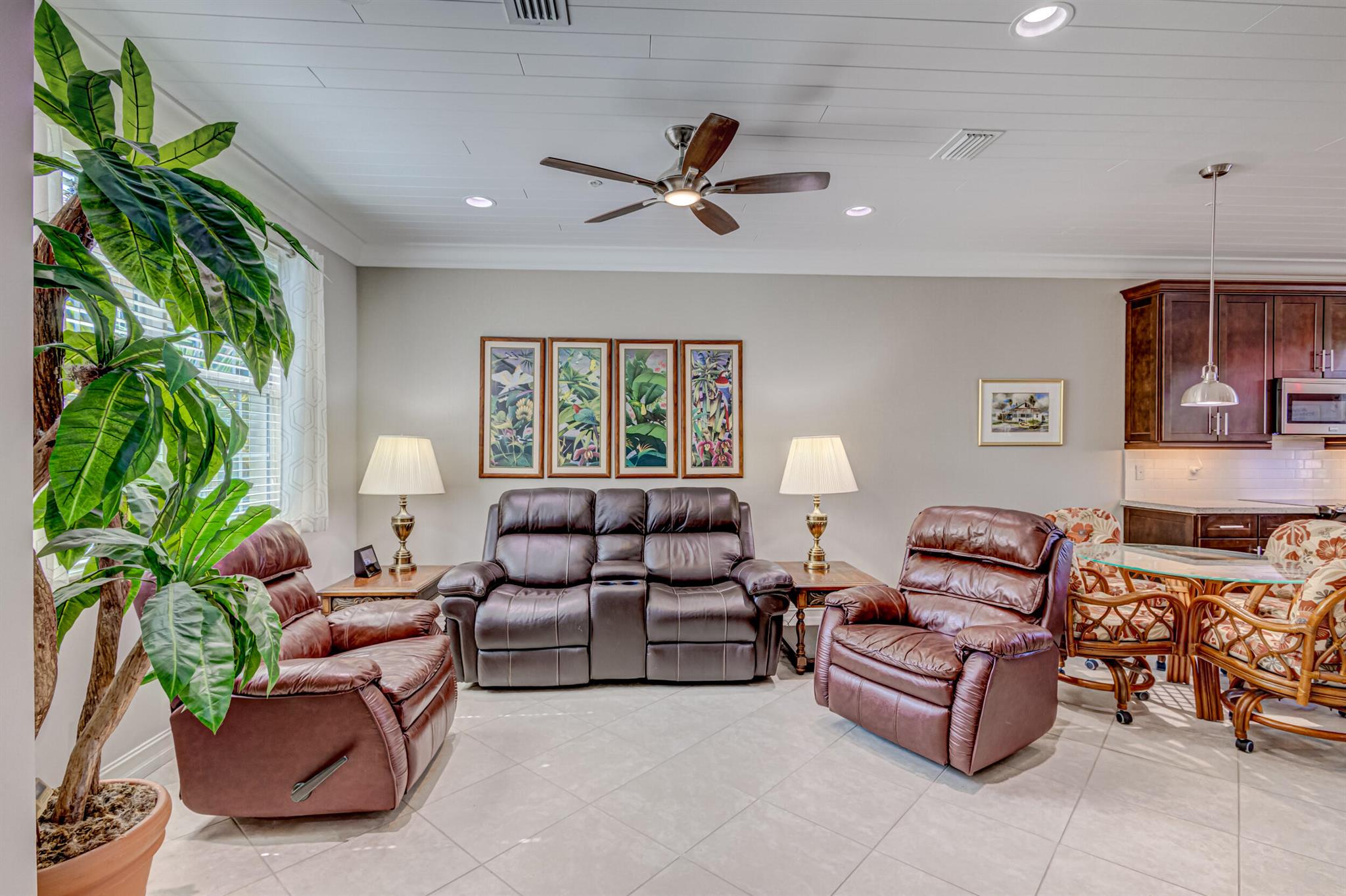 220 S Federal Highway Unit: 2