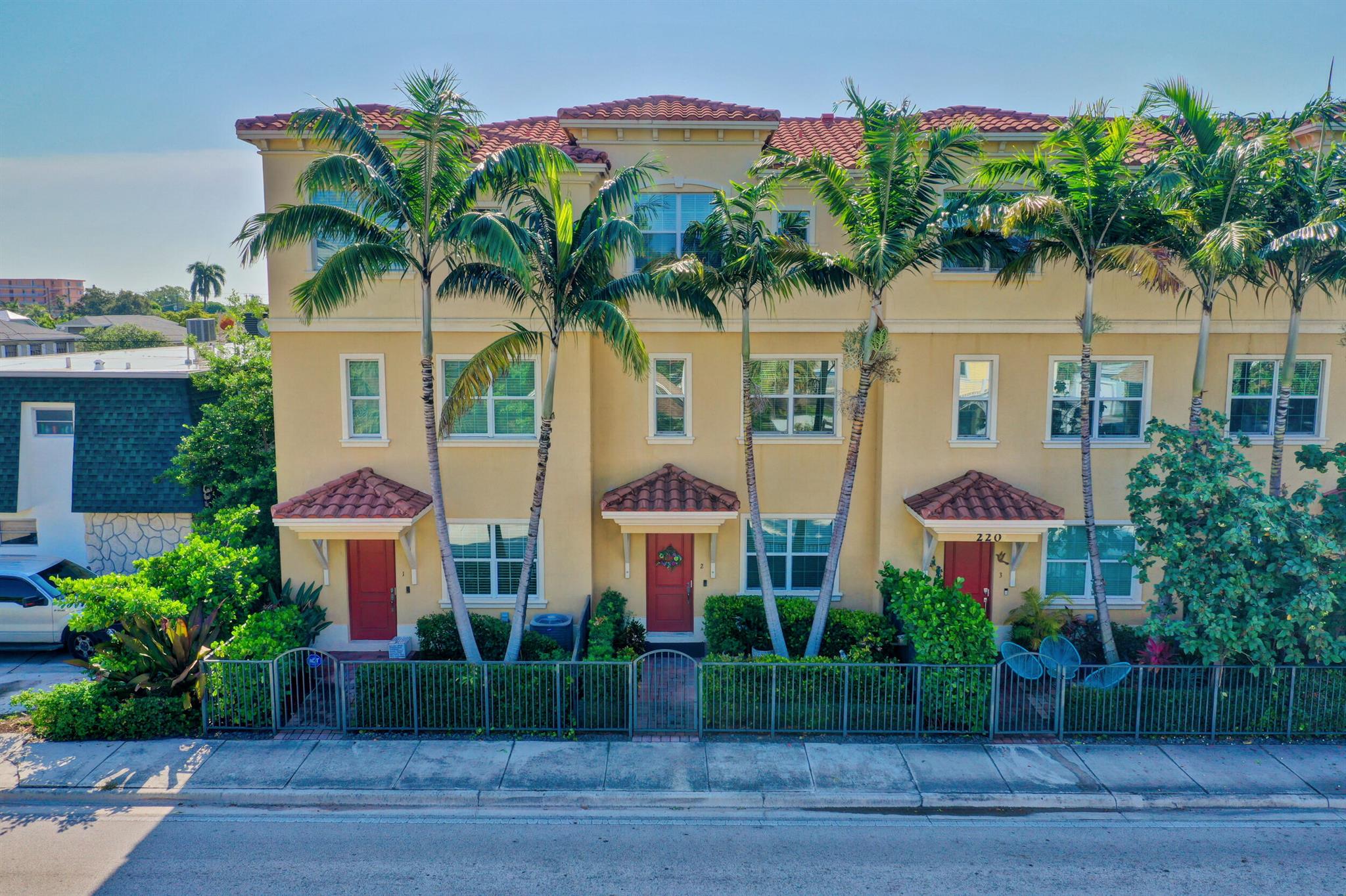 220 S Federal Highway Unit: 2