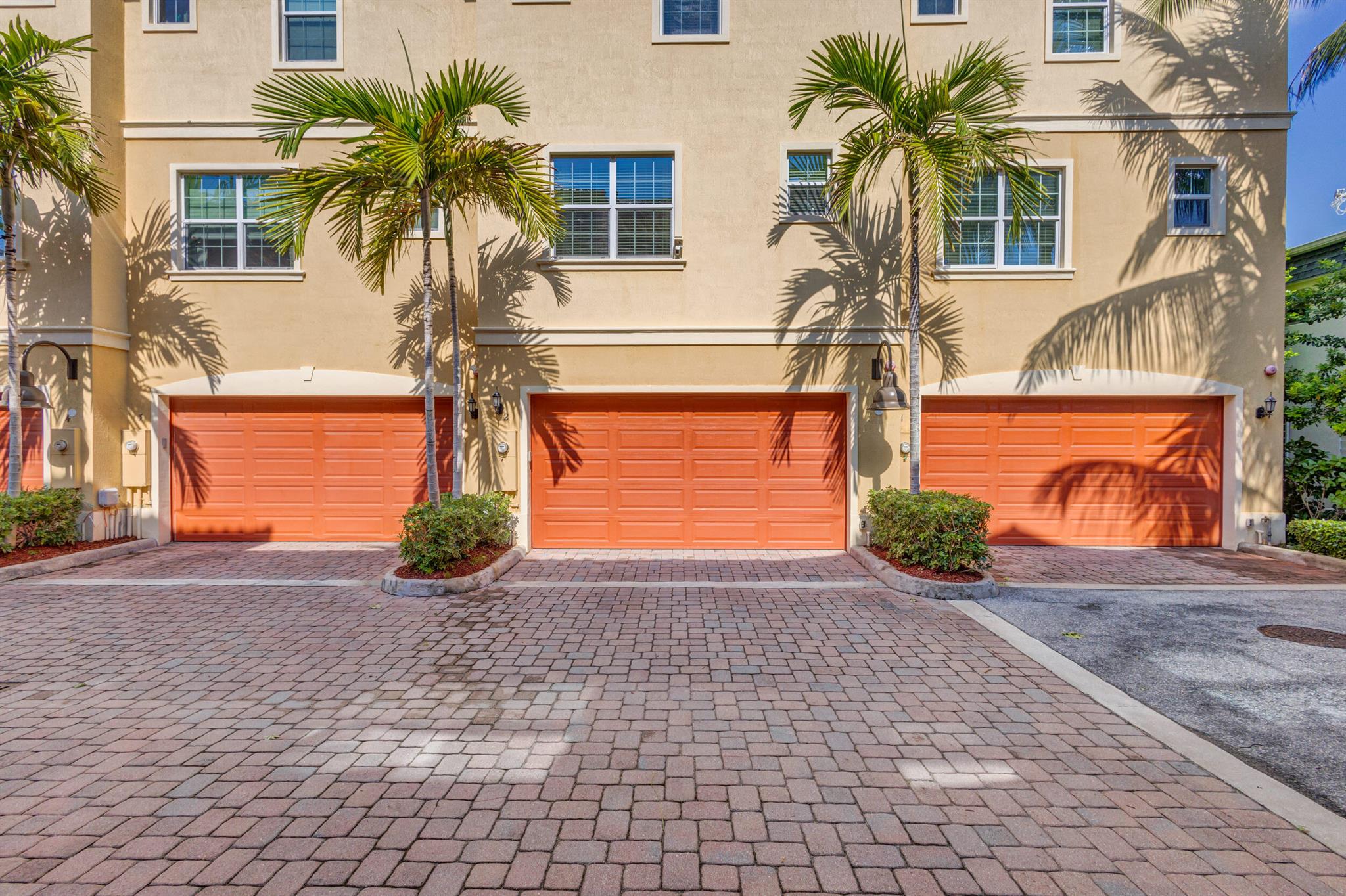 220 S Federal Highway Unit: 2