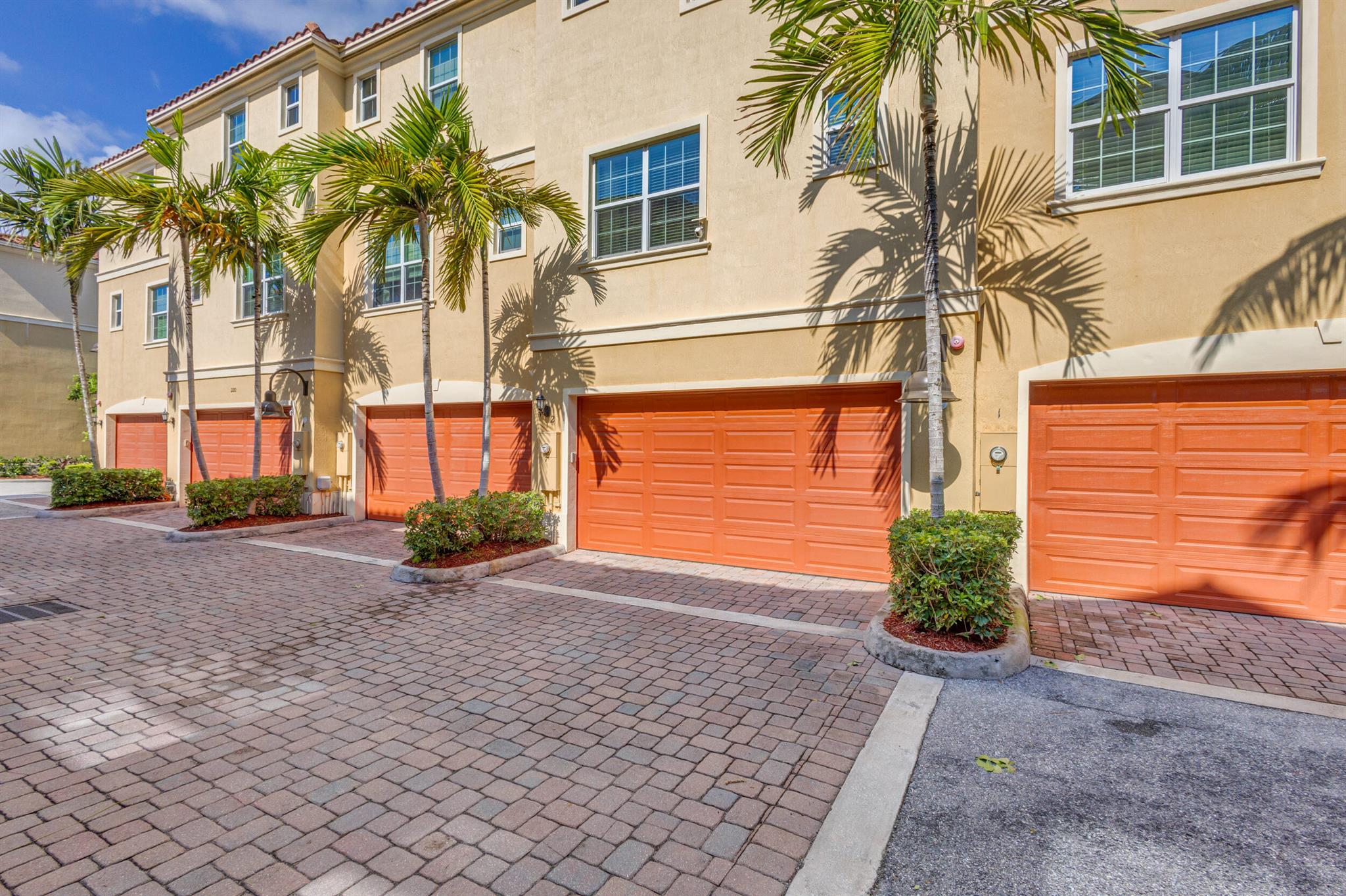 220 S Federal Highway Unit: 2