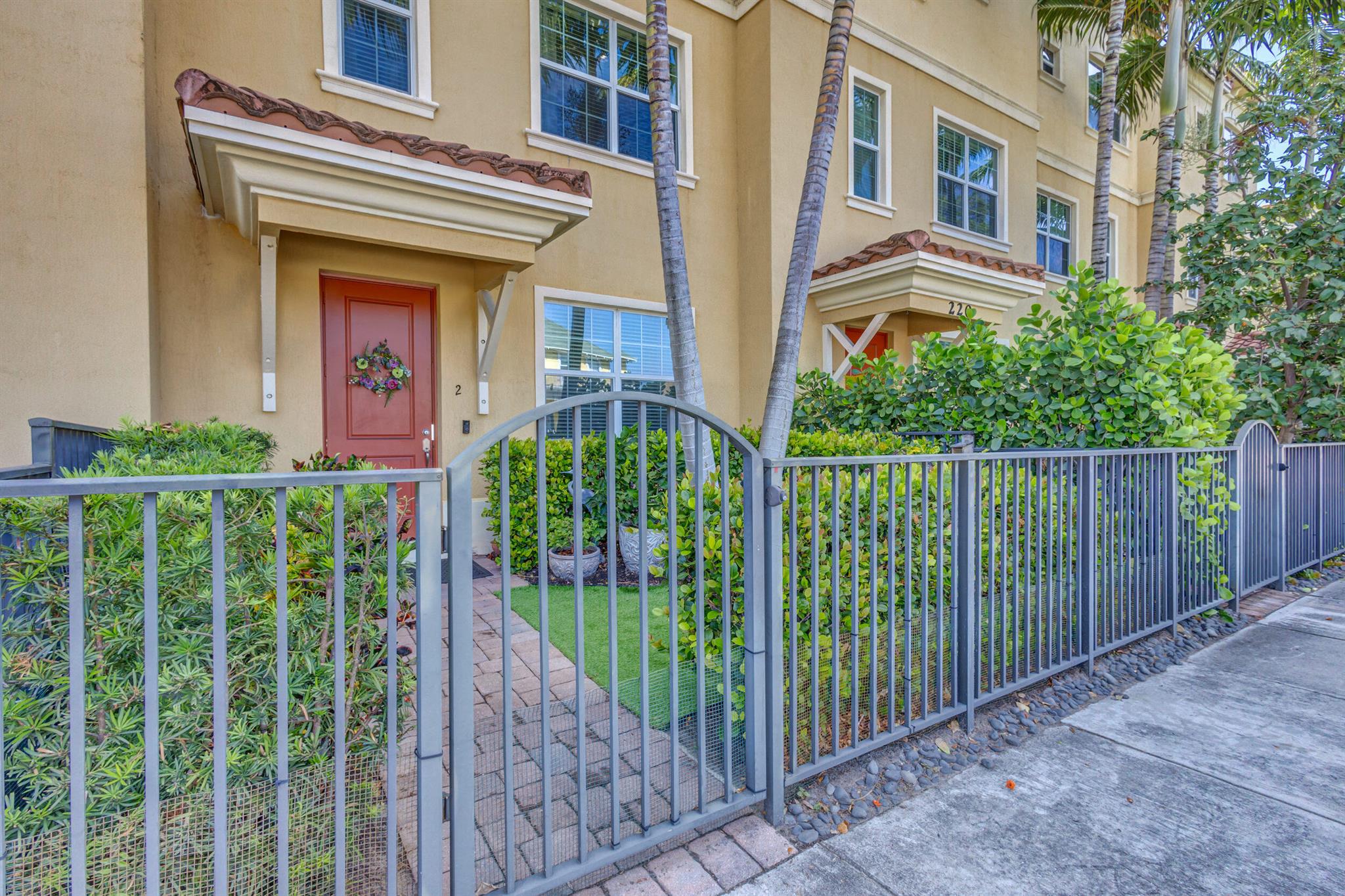 220 S Federal Highway Unit: 2