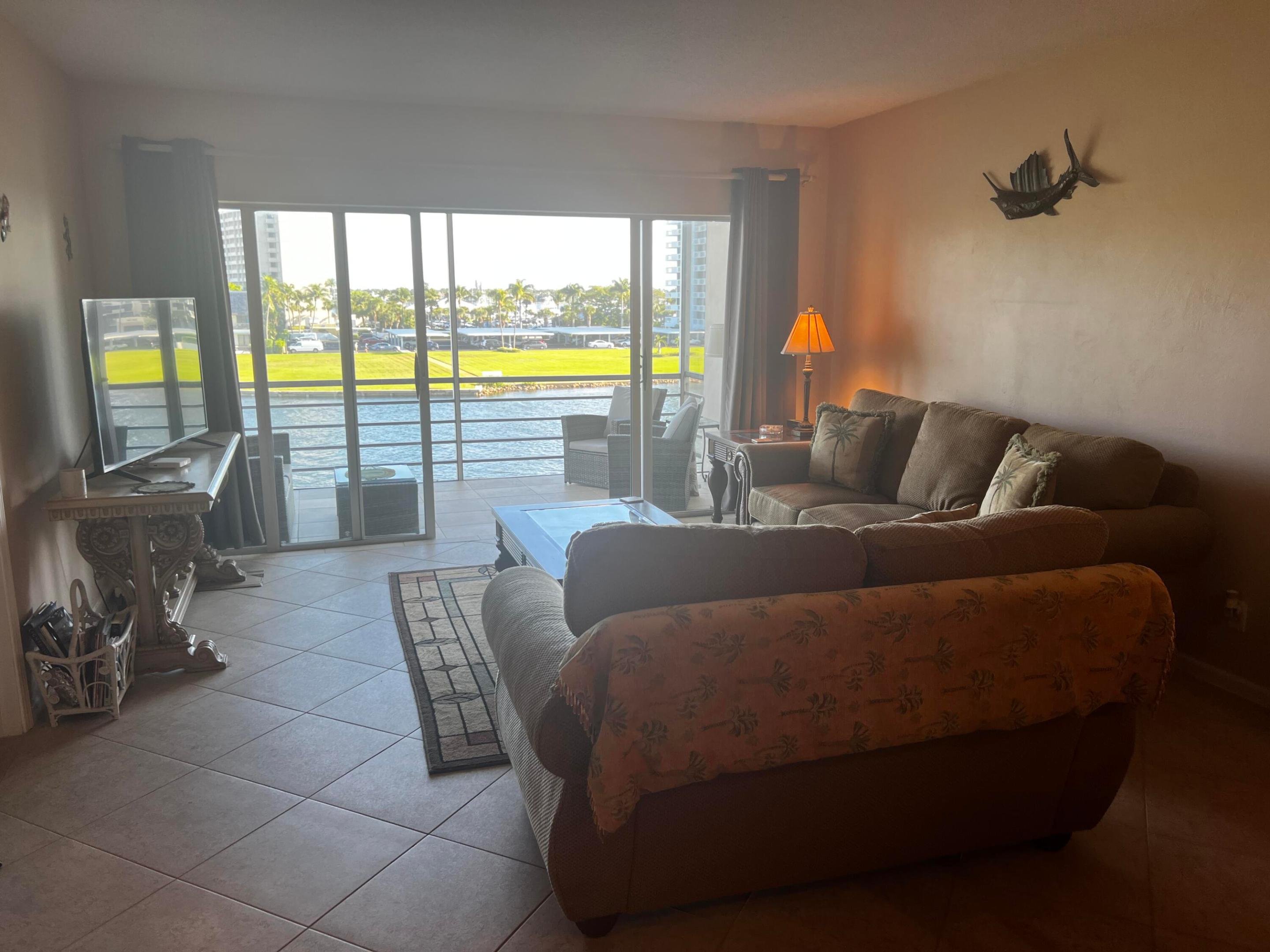 20 Yacht Club Drive 405