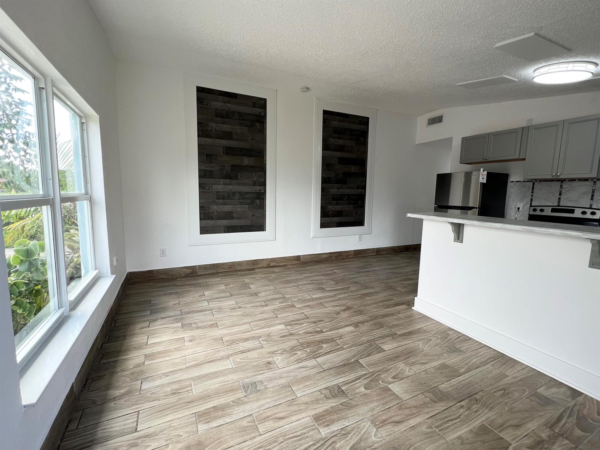 1050 W 7th Street 1050