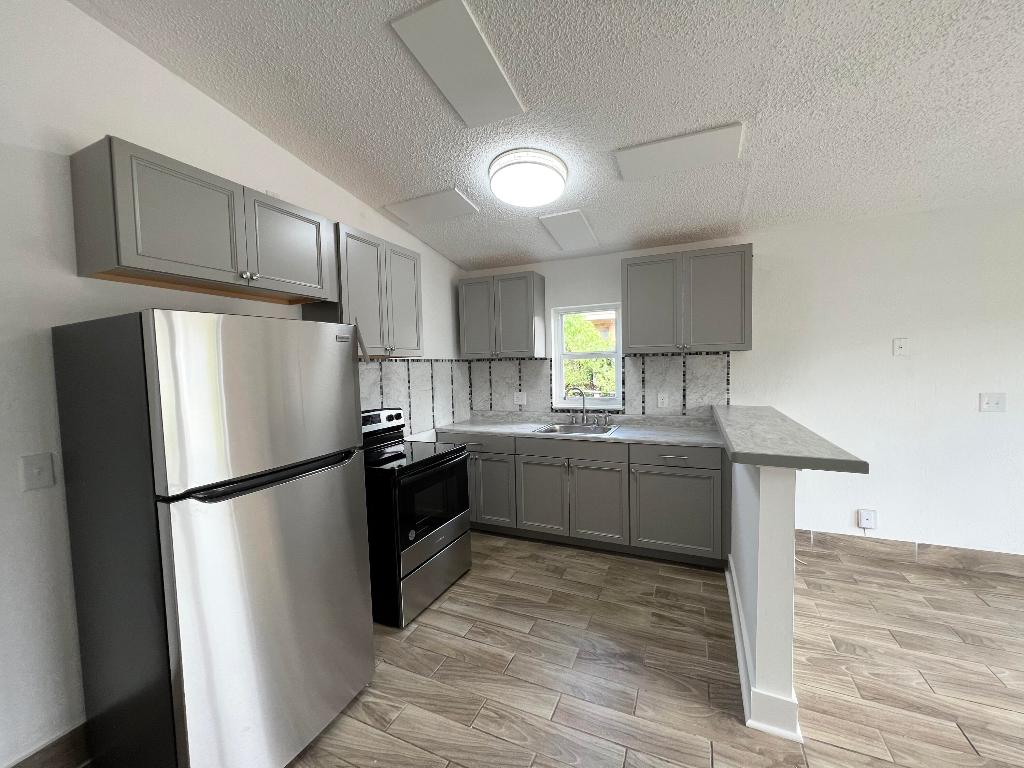 1050 W 7th Street 1050