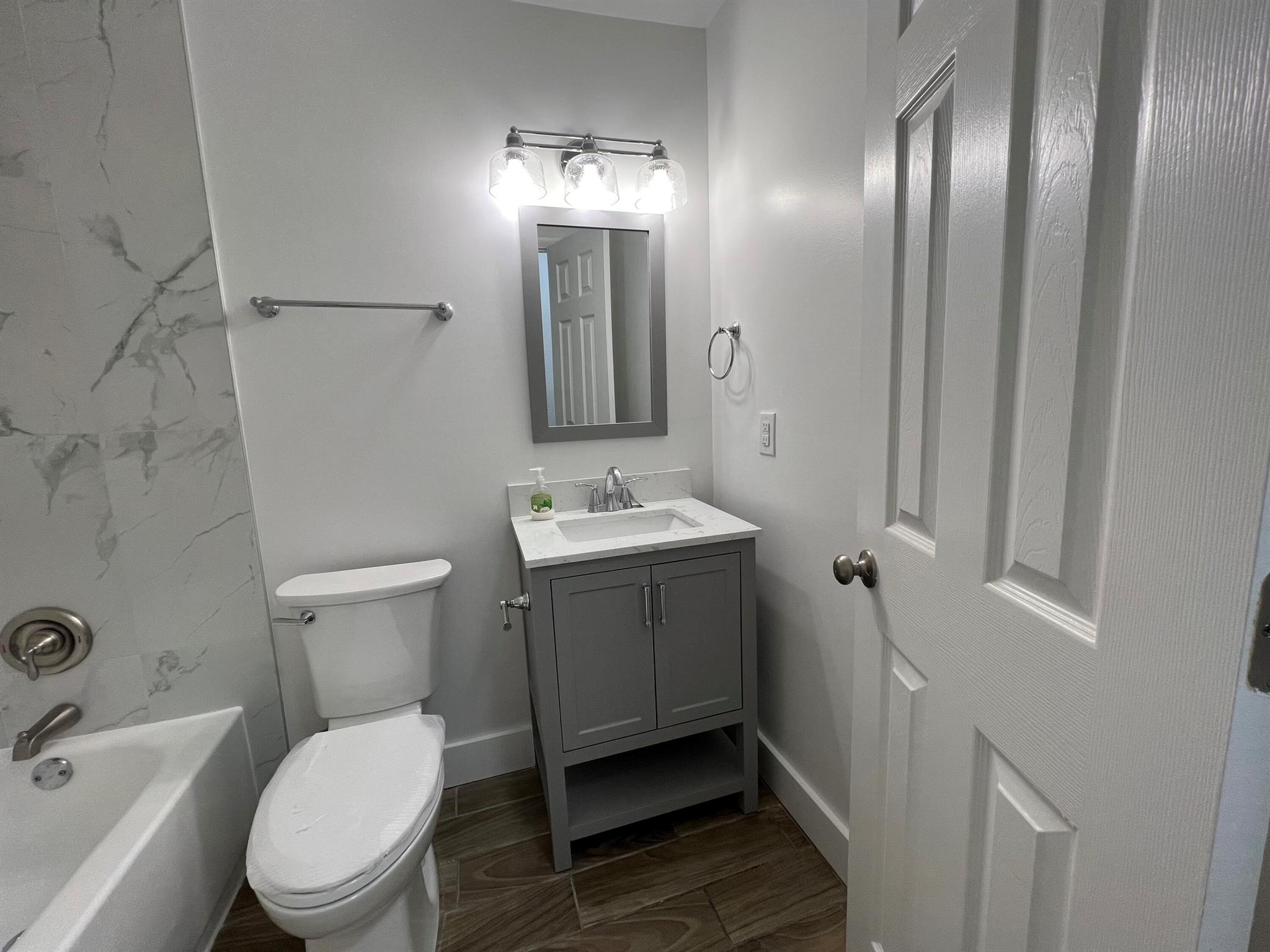 1050 W 7th Street 1050