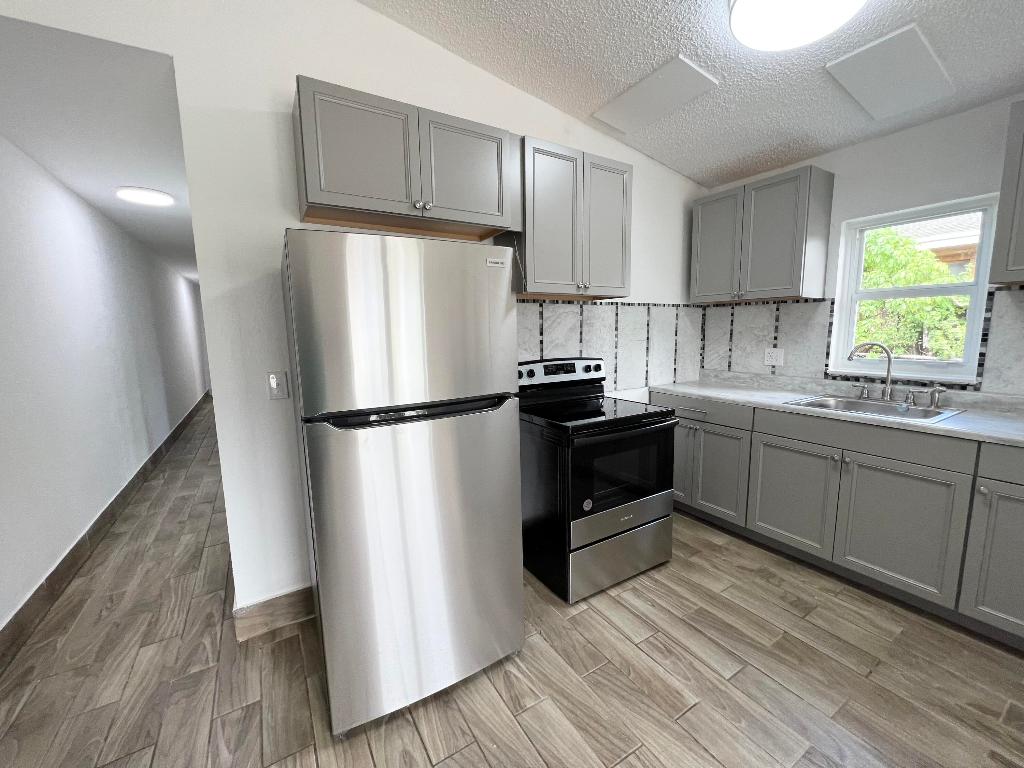 1050 W 7th Street 1050