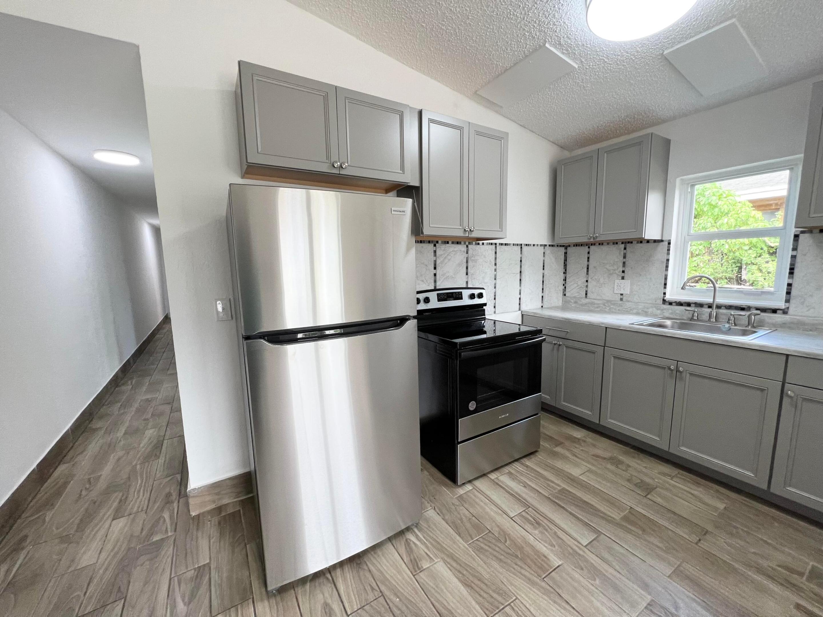 1050 W 7th Street 1050