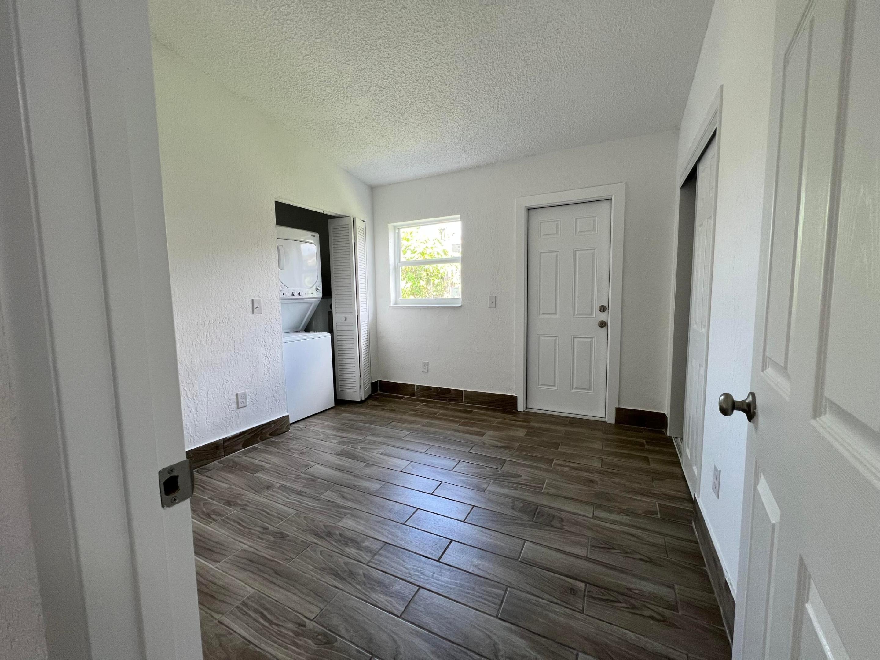 1050 W 7th Street 1050