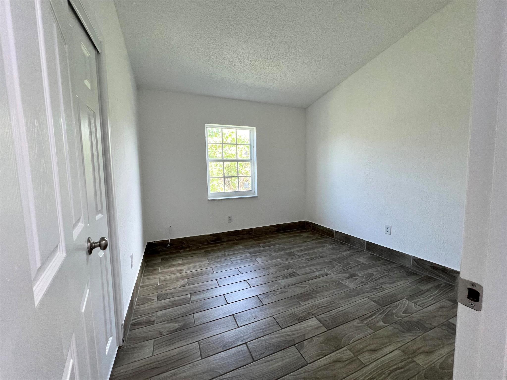 1050 W 7th Street 1050