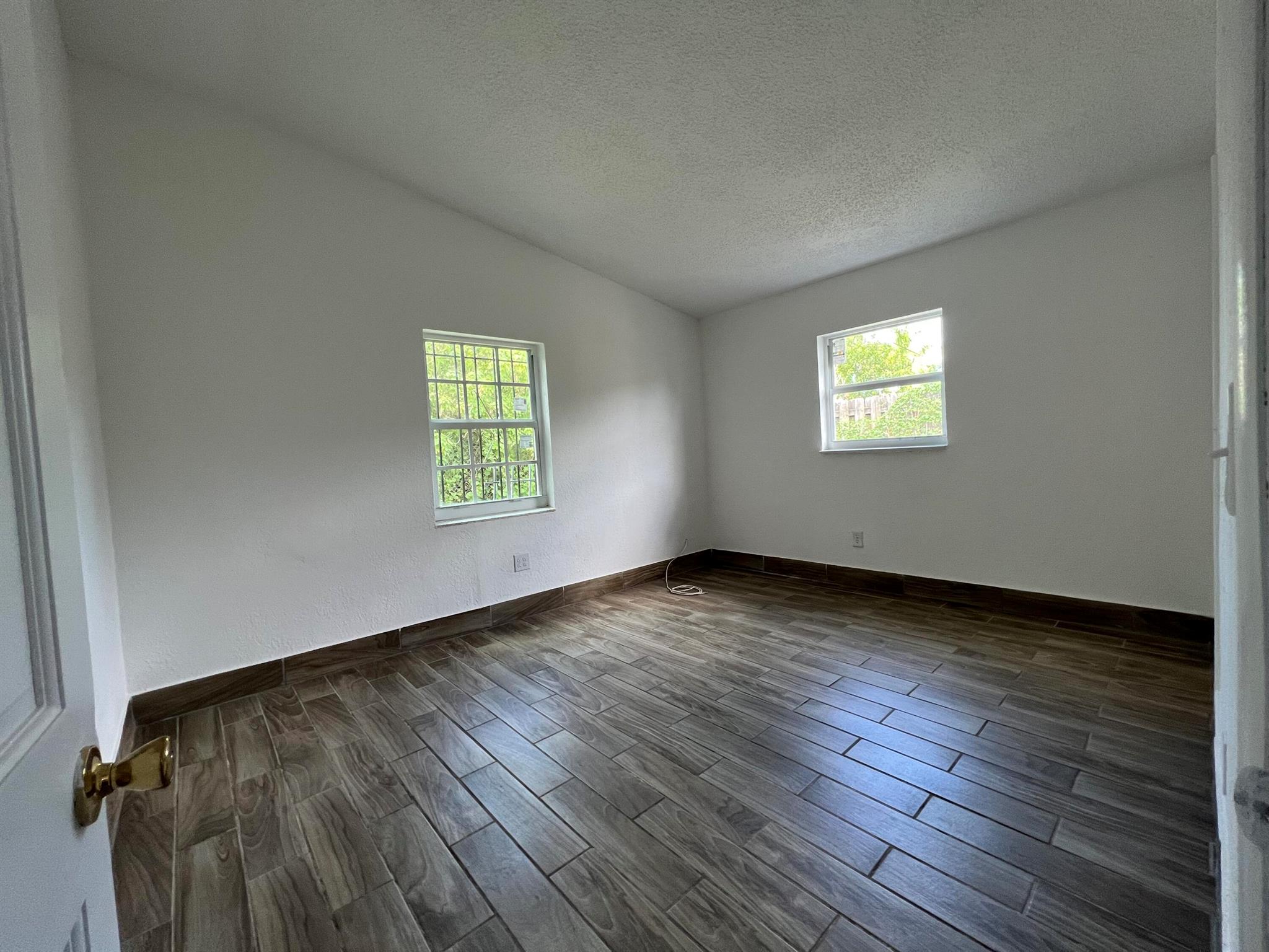 1050 W 7th Street 1050