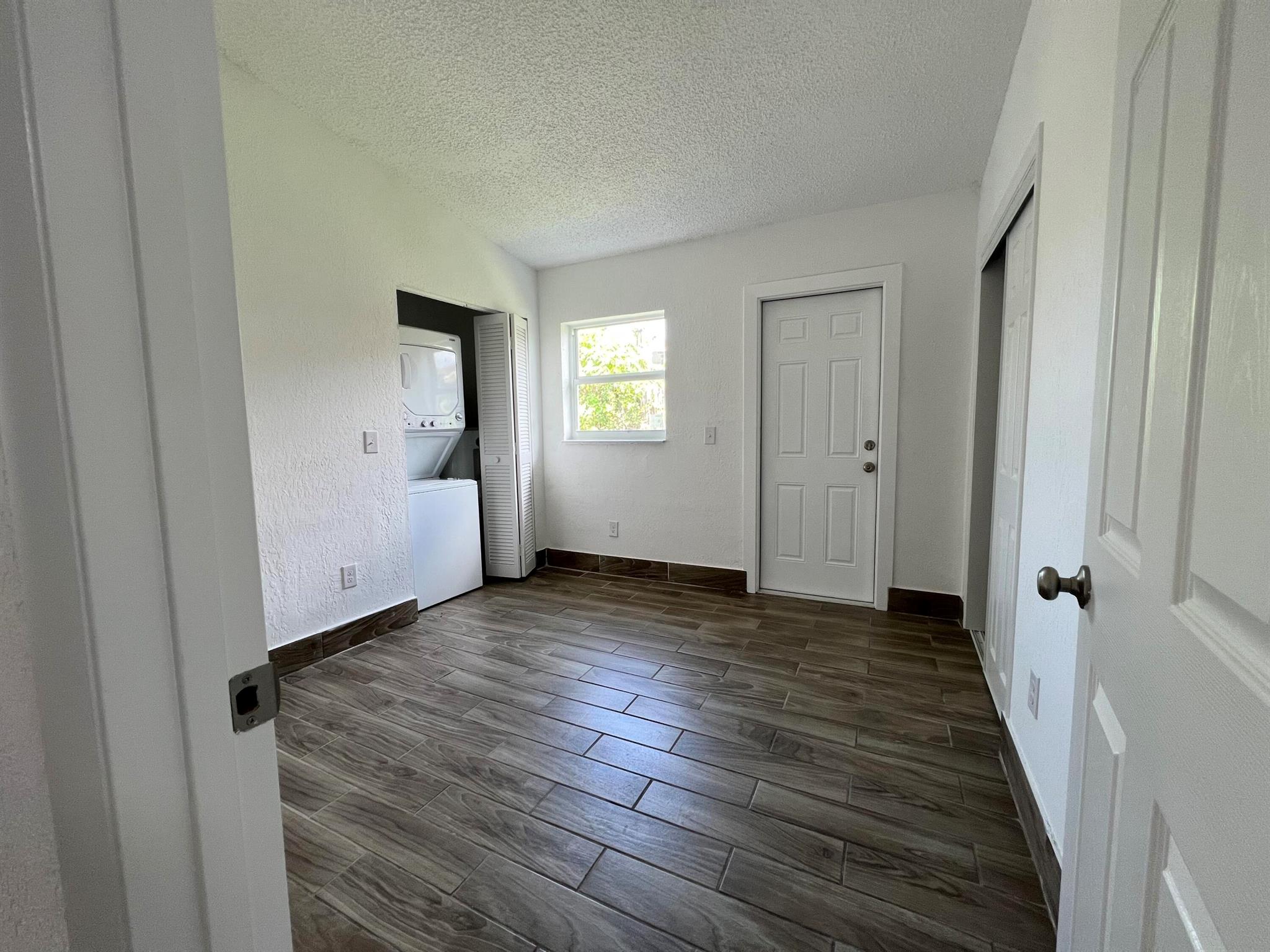 1050 W 7th Street 1050