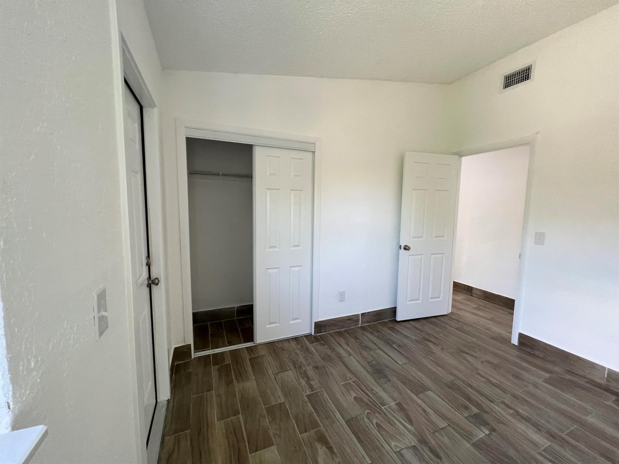 1050 W 7th Street 1050
