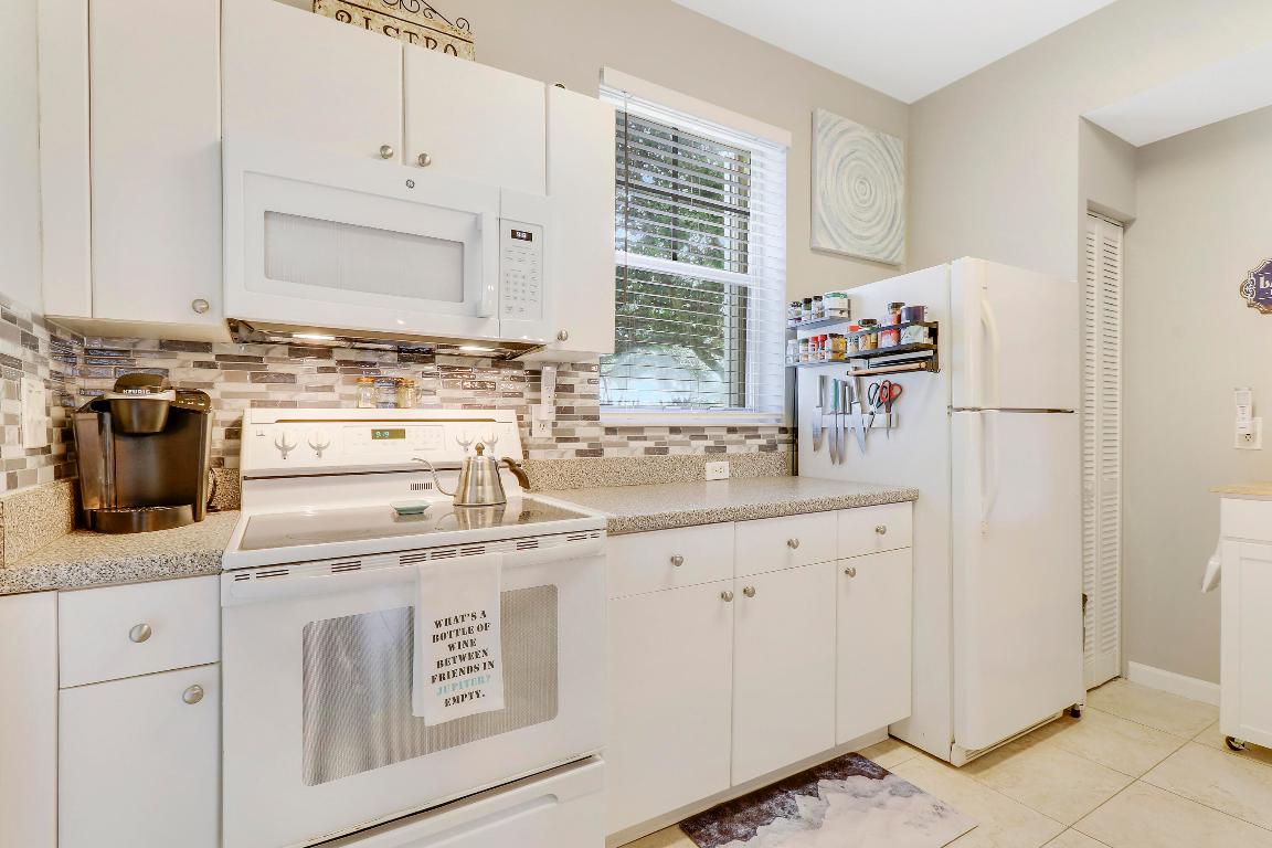 1116 University Boulevard 14