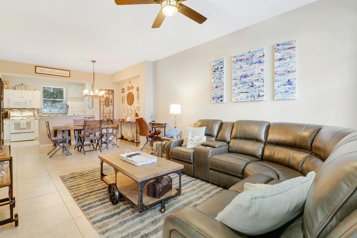 1116 University Boulevard 14