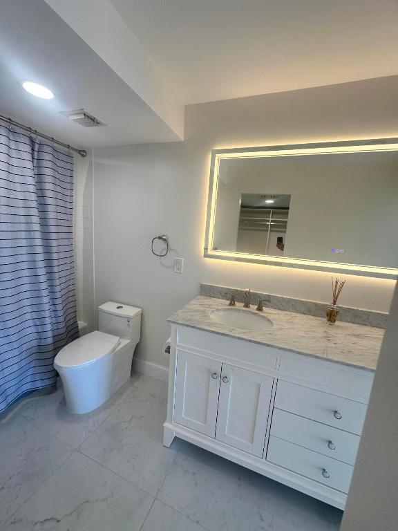 134 Lakeshore Drive 0150