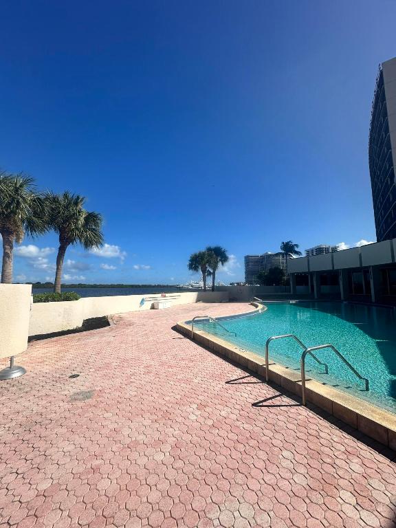 134 Lakeshore Drive 0150