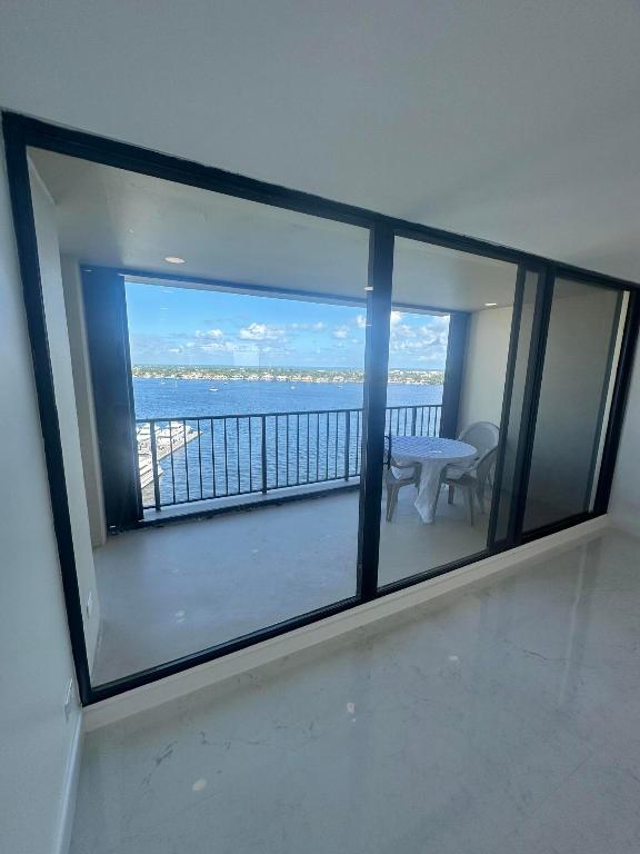 134 Lakeshore Drive 0150