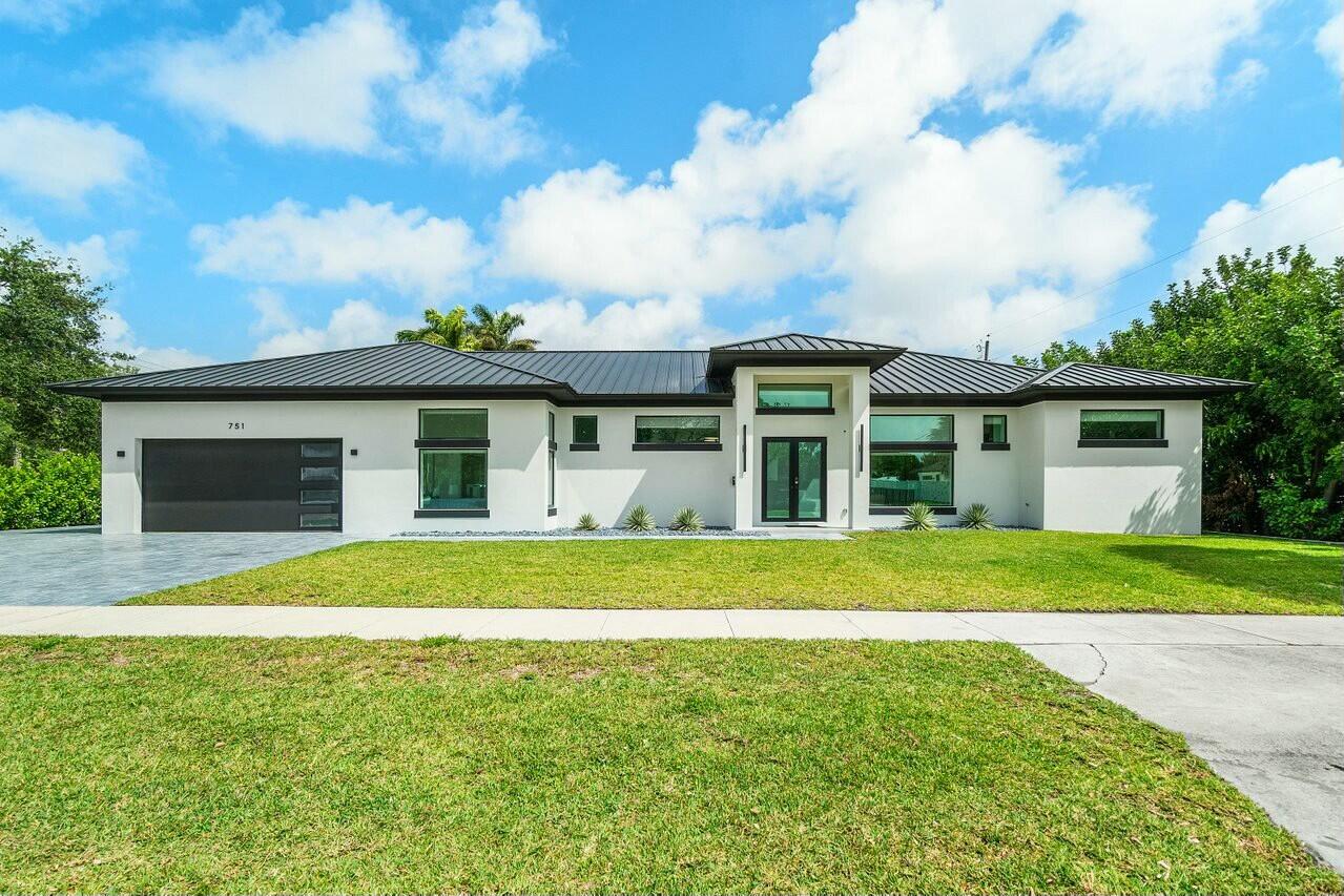 751 Pelican Way
