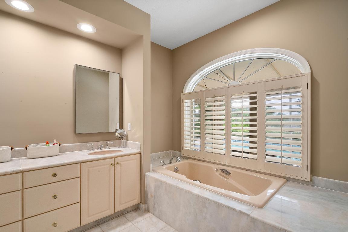 4381 SW Parkgate Boulevard