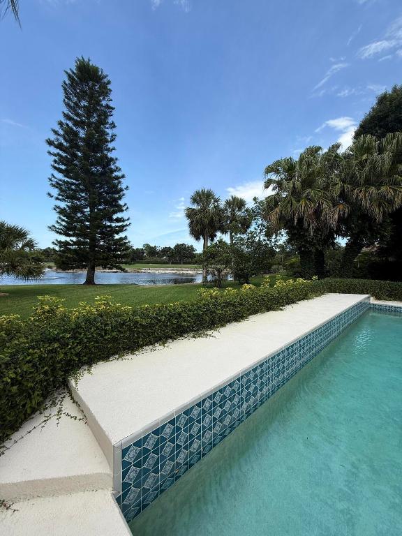 4381 SW Parkgate Boulevard