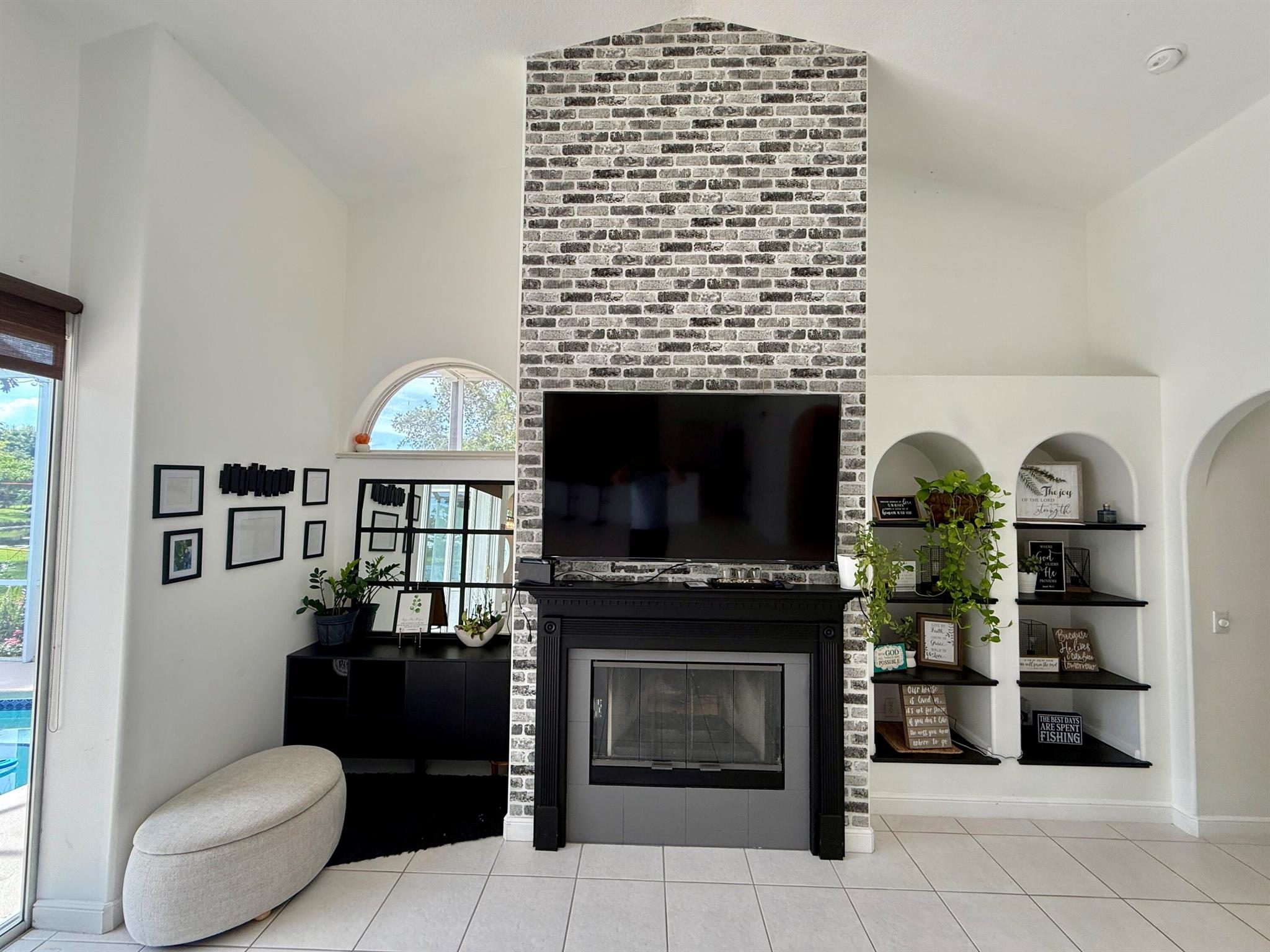 1043 SW Pigeon Plum Way