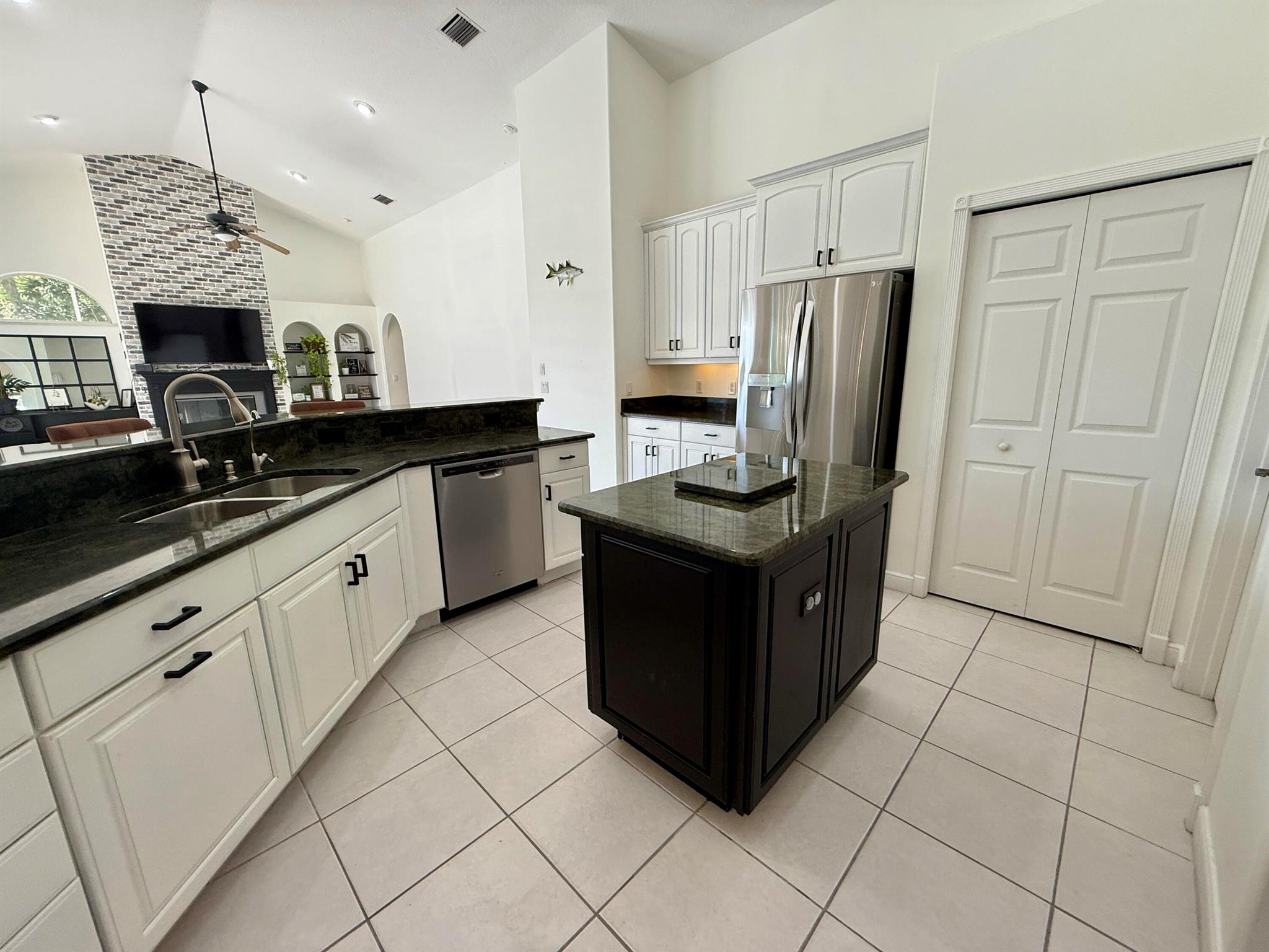 1043 SW Pigeon Plum Way