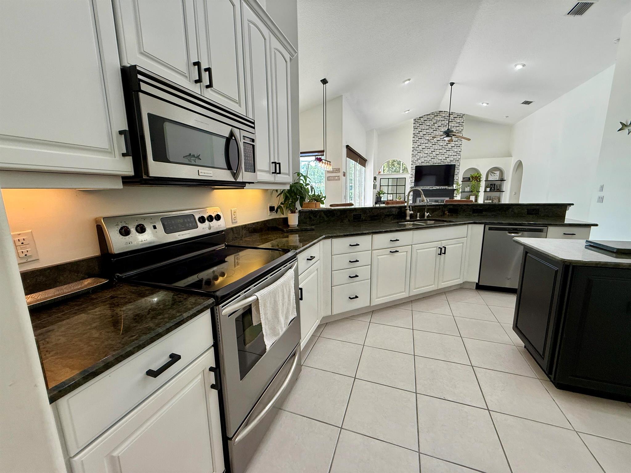1043 SW Pigeon Plum Way