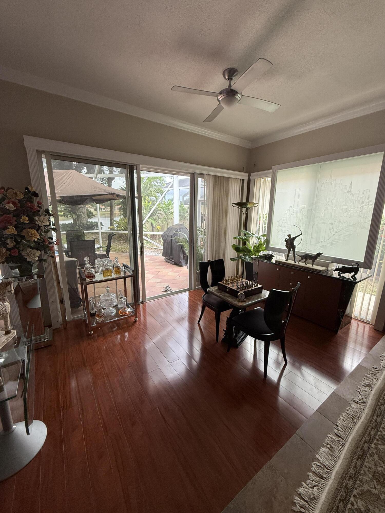 222 E Tall Oaks Circle