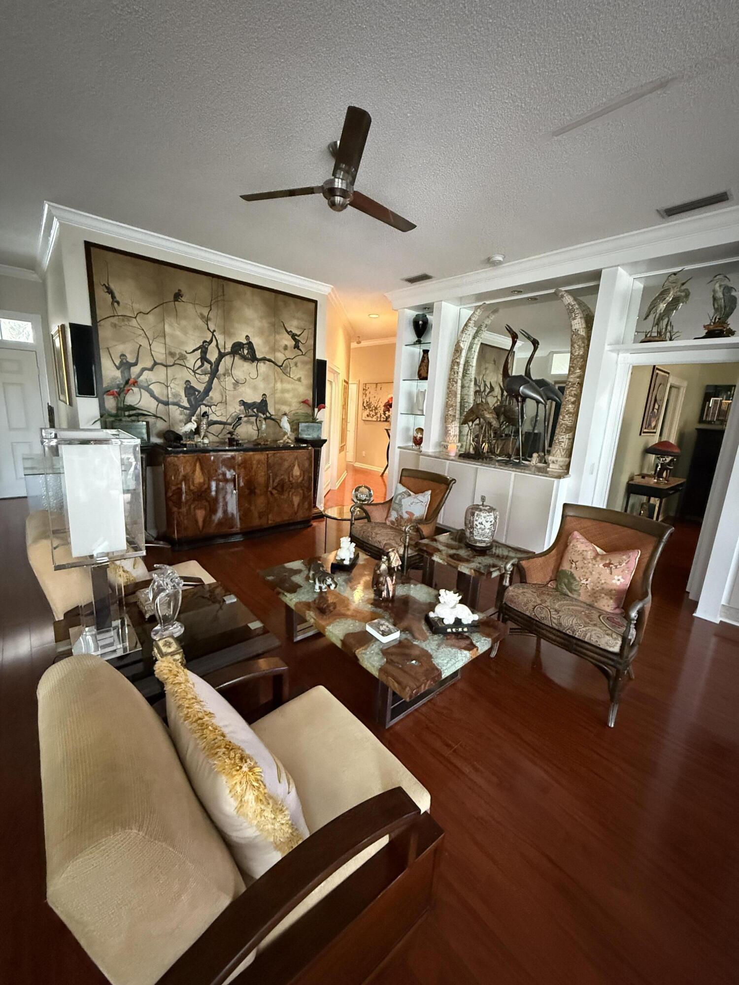 222 E Tall Oaks Circle