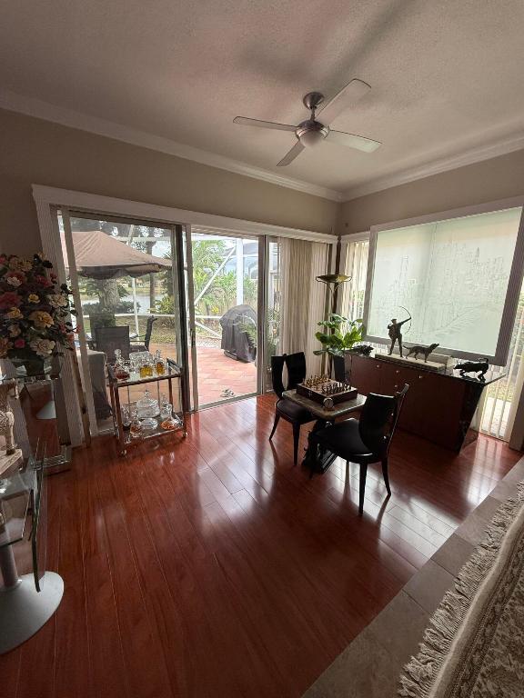 222 E Tall Oaks Circle