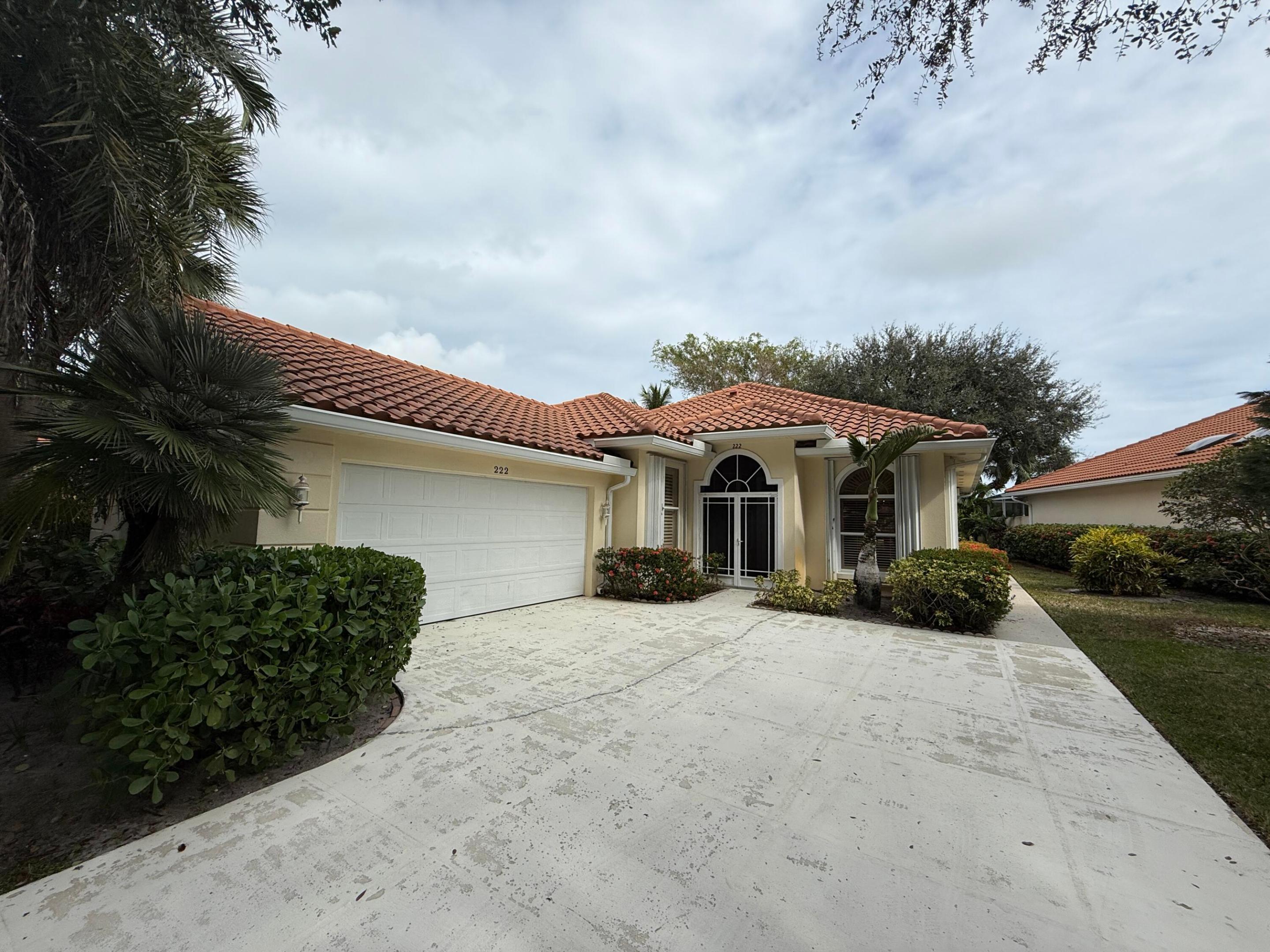 222 E Tall Oaks Circle