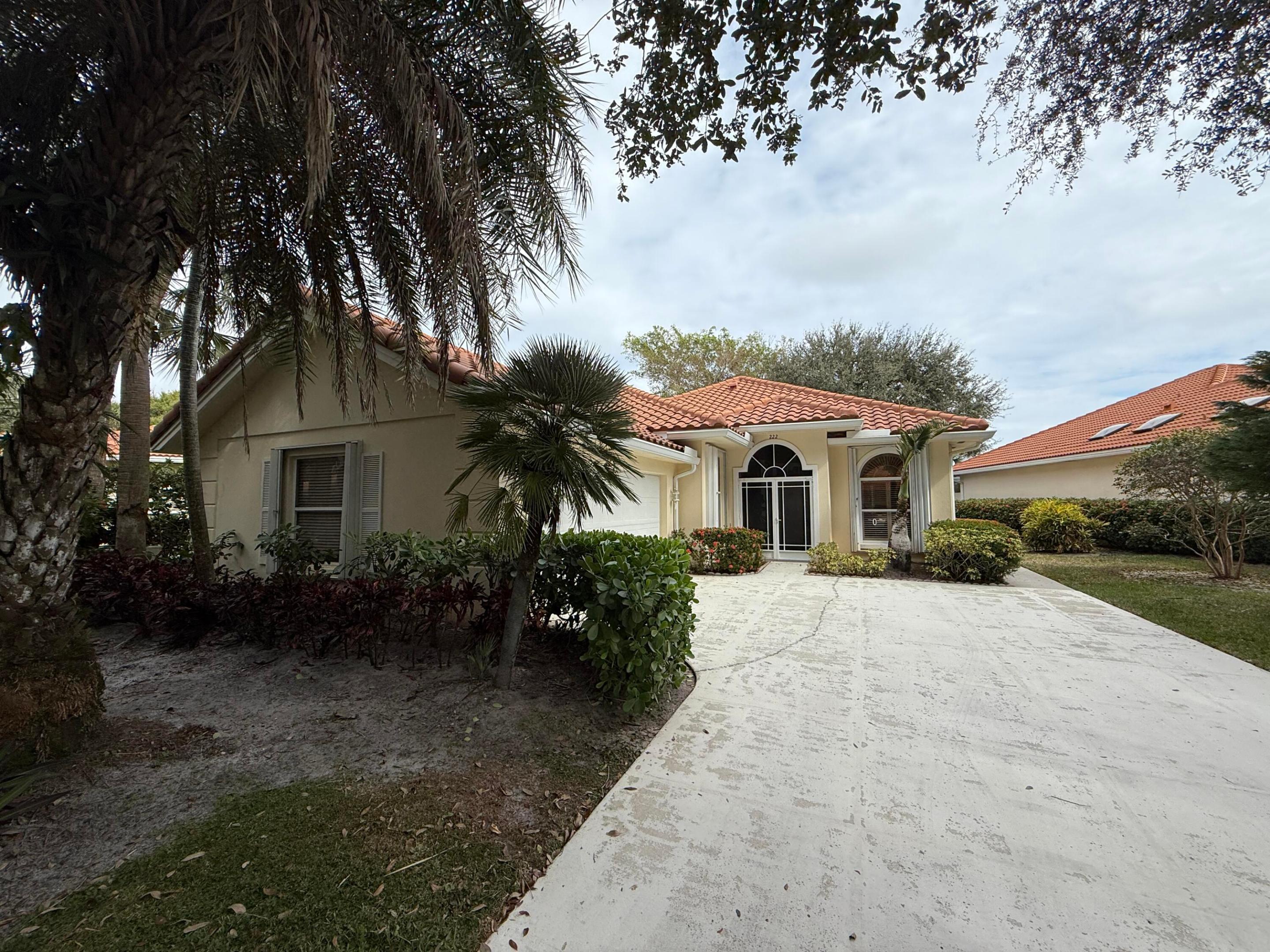 222 E Tall Oaks Circle