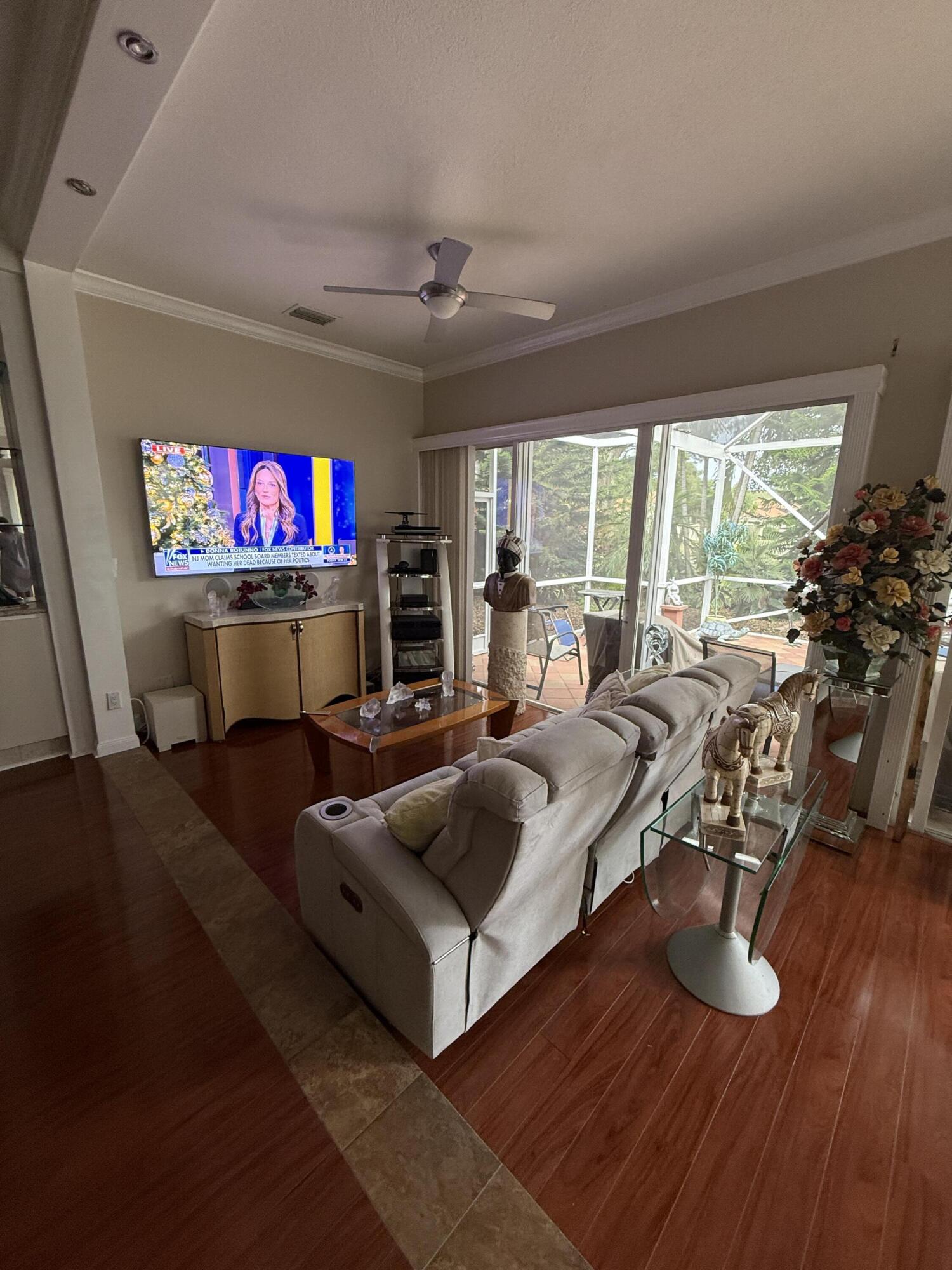 222 E Tall Oaks Circle