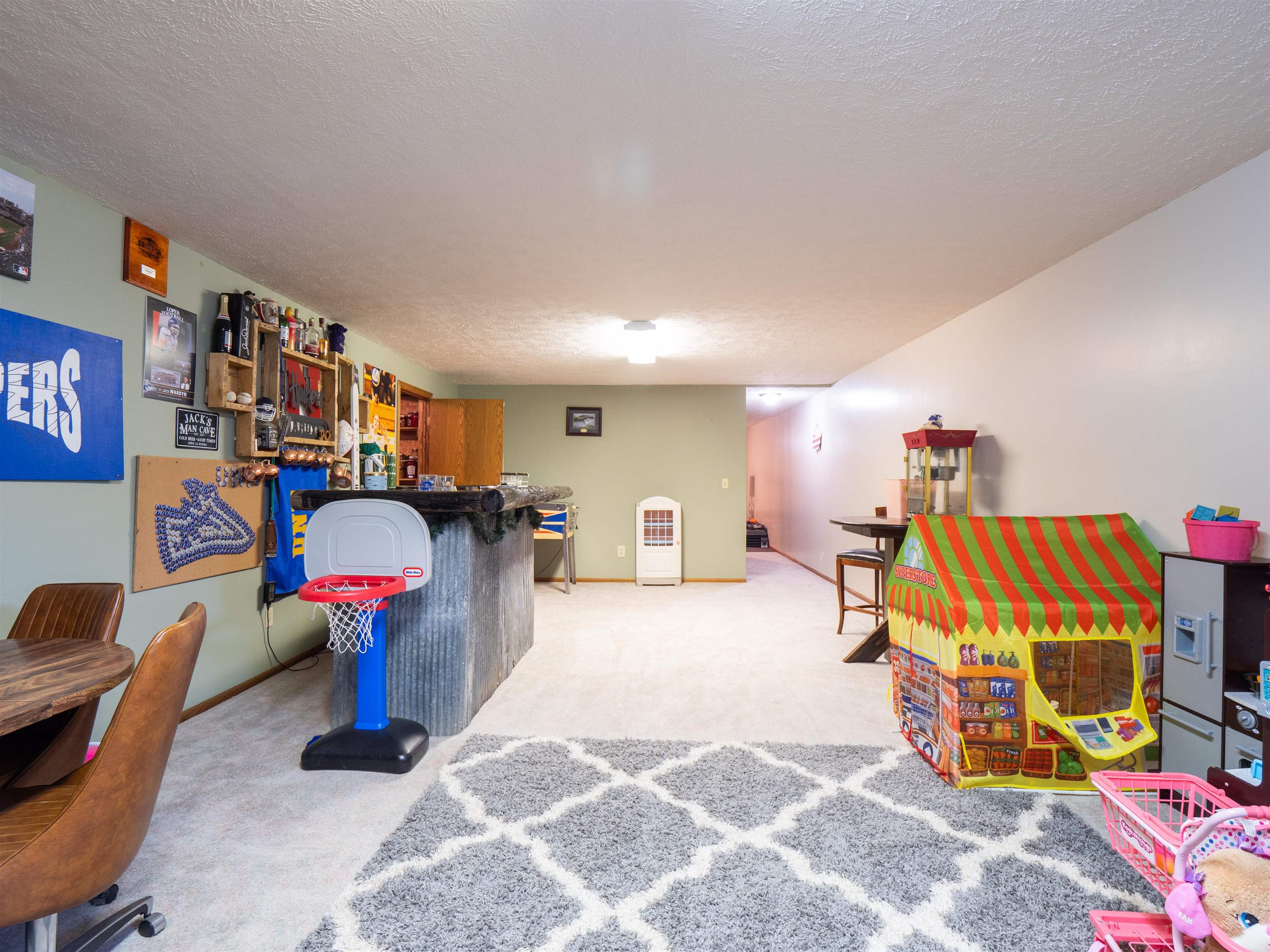 718 E 48th St.