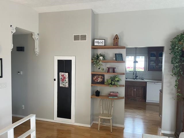 307 W 36th Drive