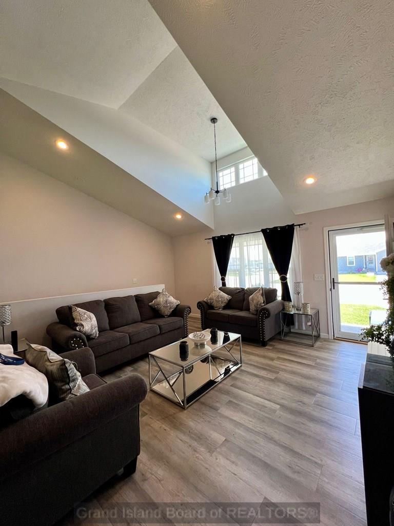 4346 Leon Circle