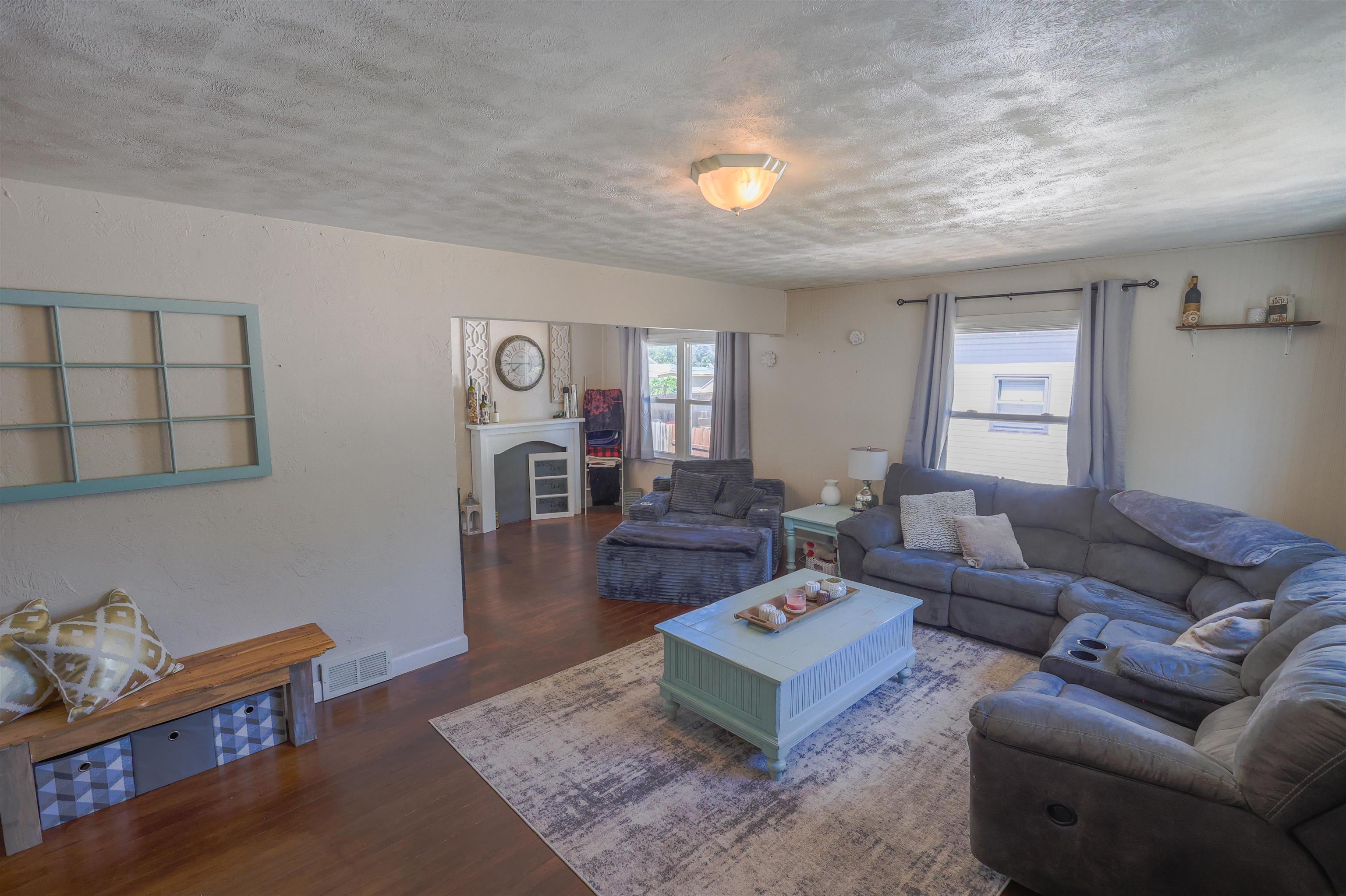 206 E 28th St.