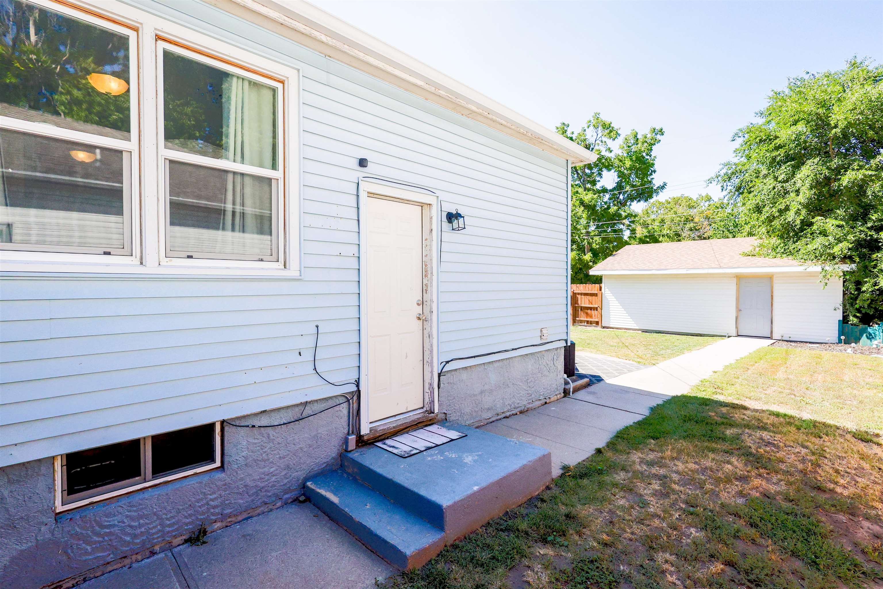 206 E 28th St.