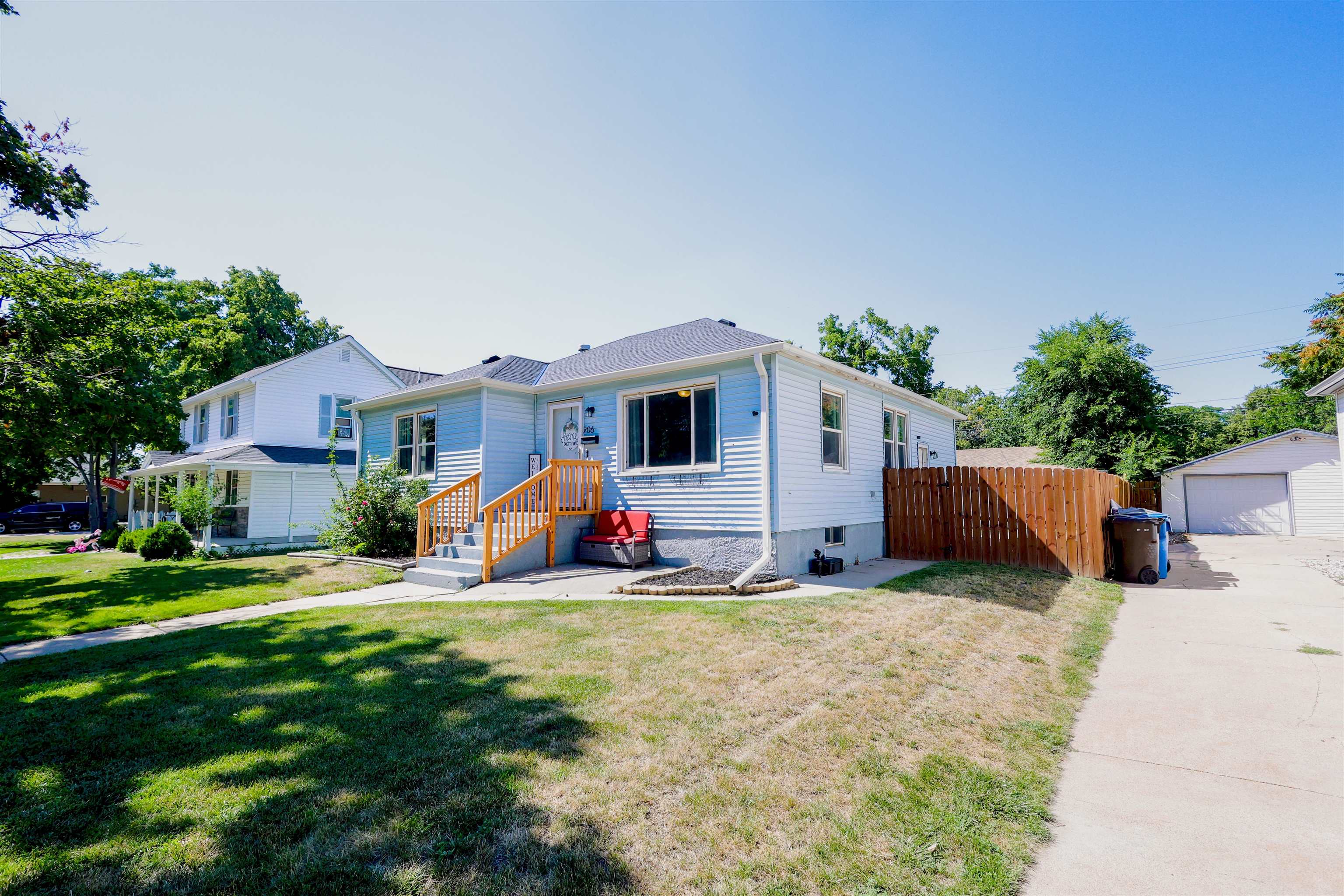 206 E 28th St.