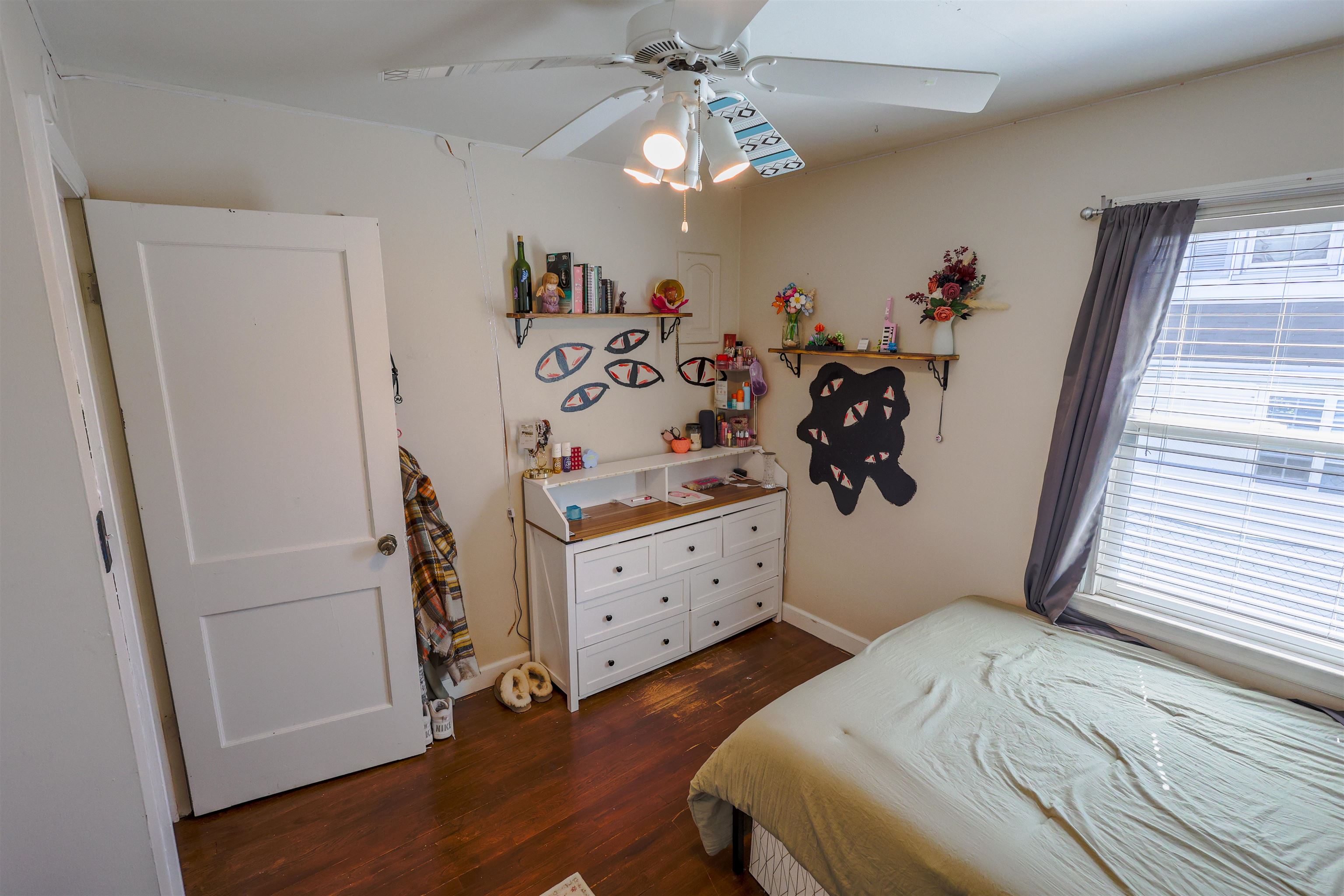 206 E 28th St.
