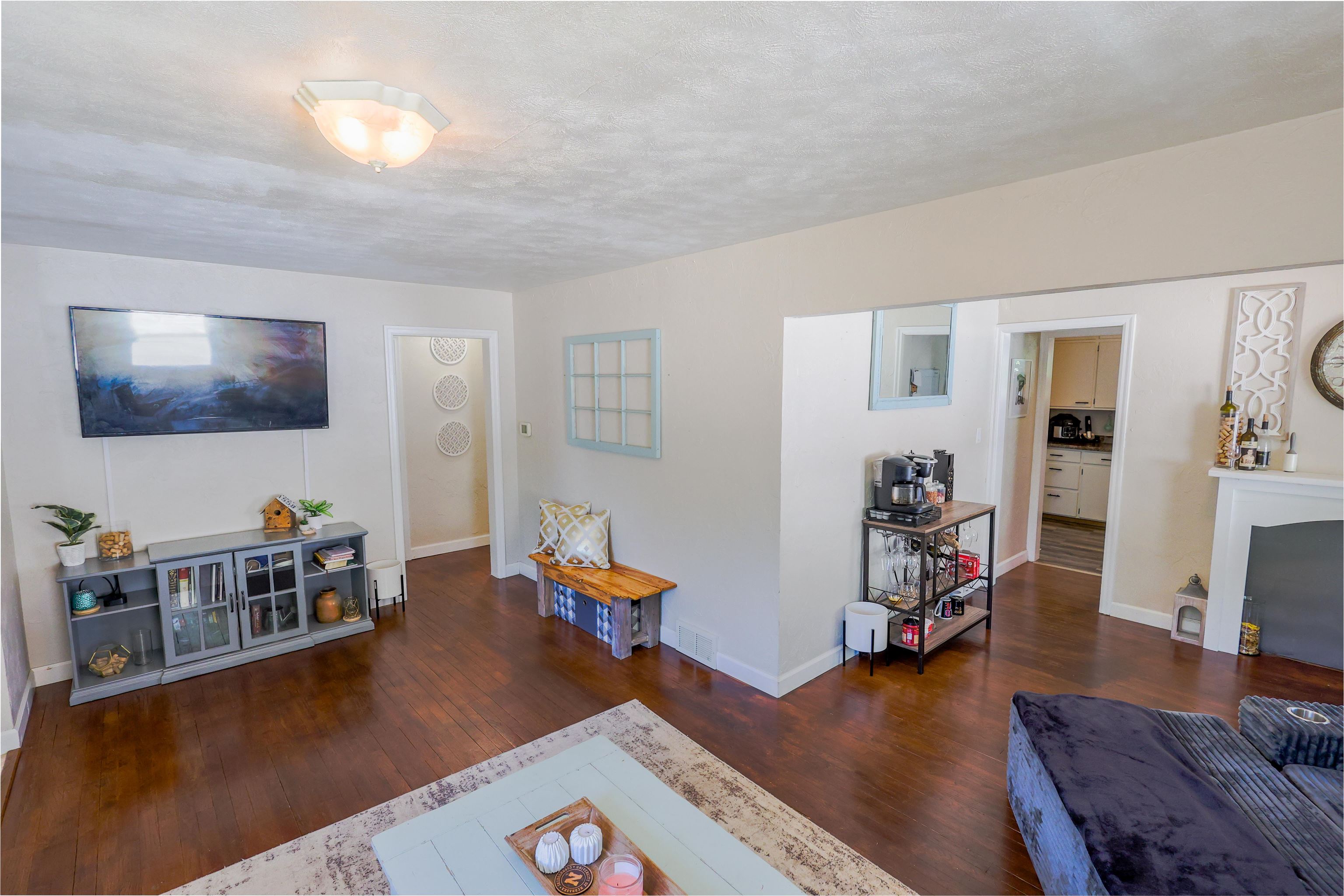 206 E 28th St.