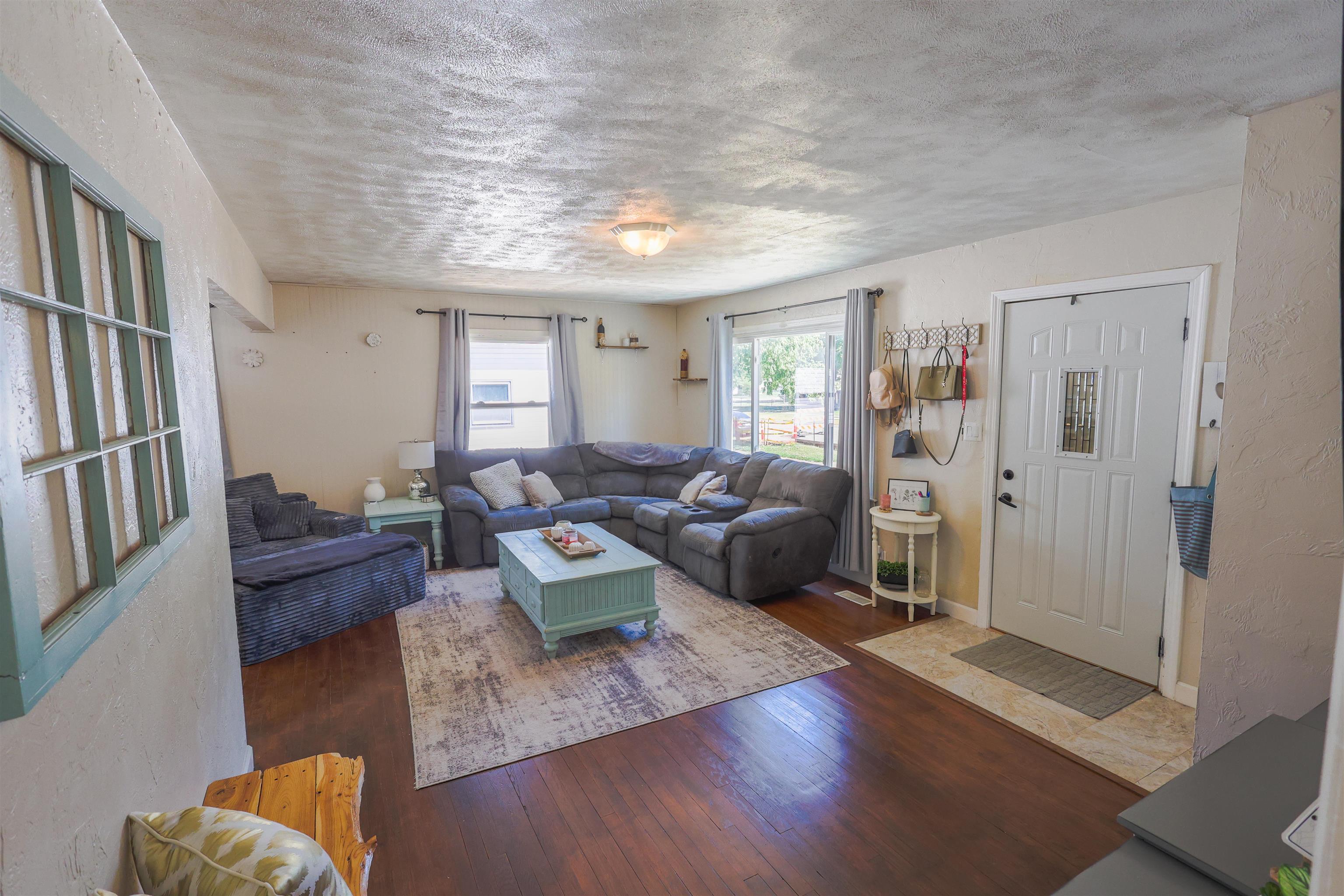 206 E 28th St.